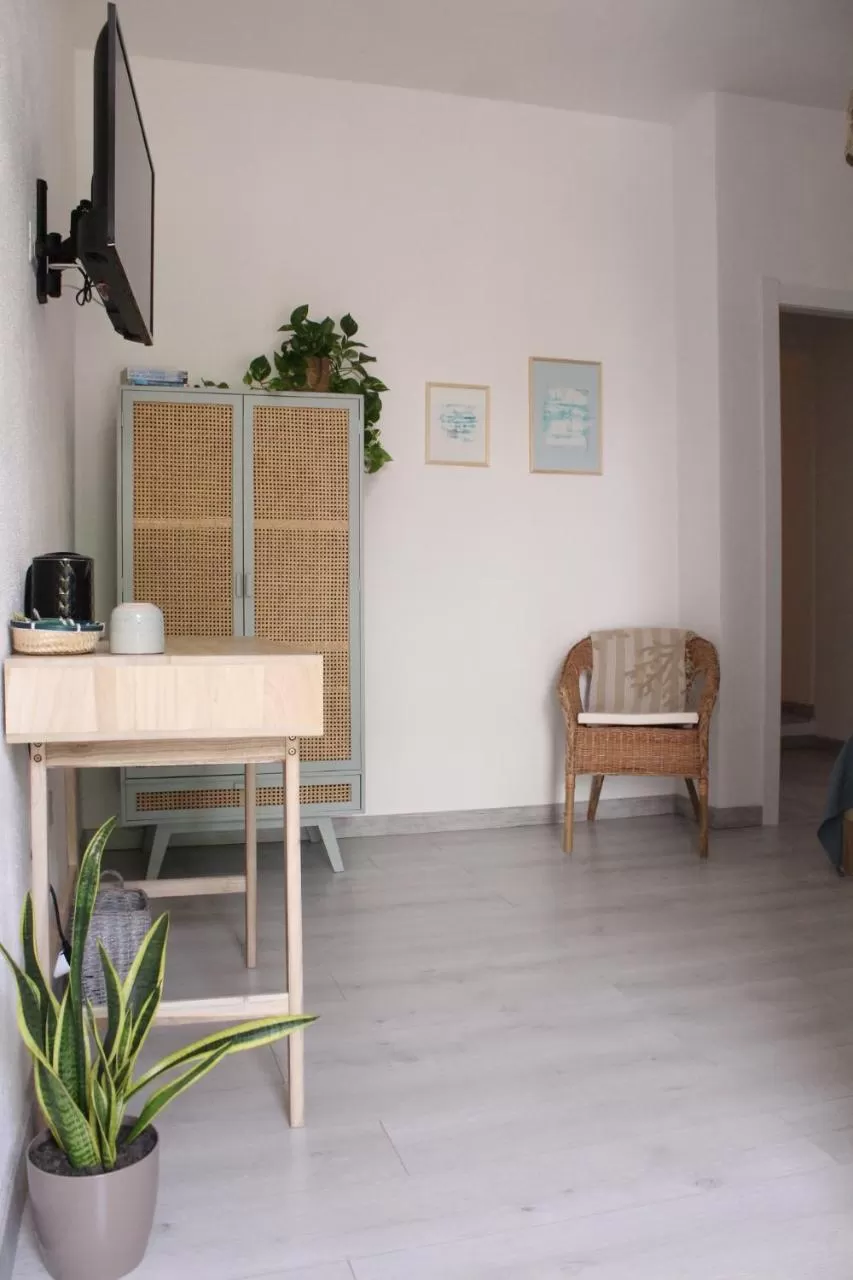 Bedroom, TV/Entertainment Center in Giobo Rooms