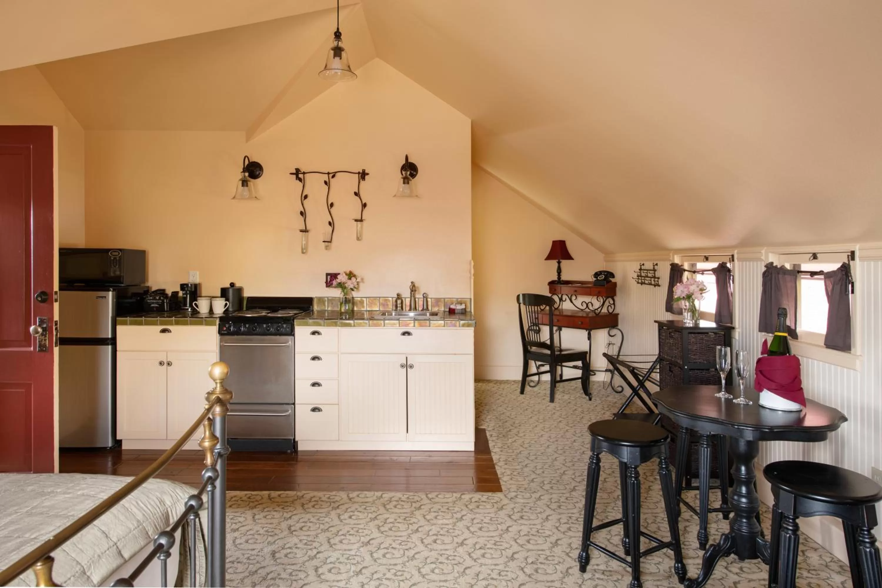 Kitchen or kitchenette in Chamberlin Inn