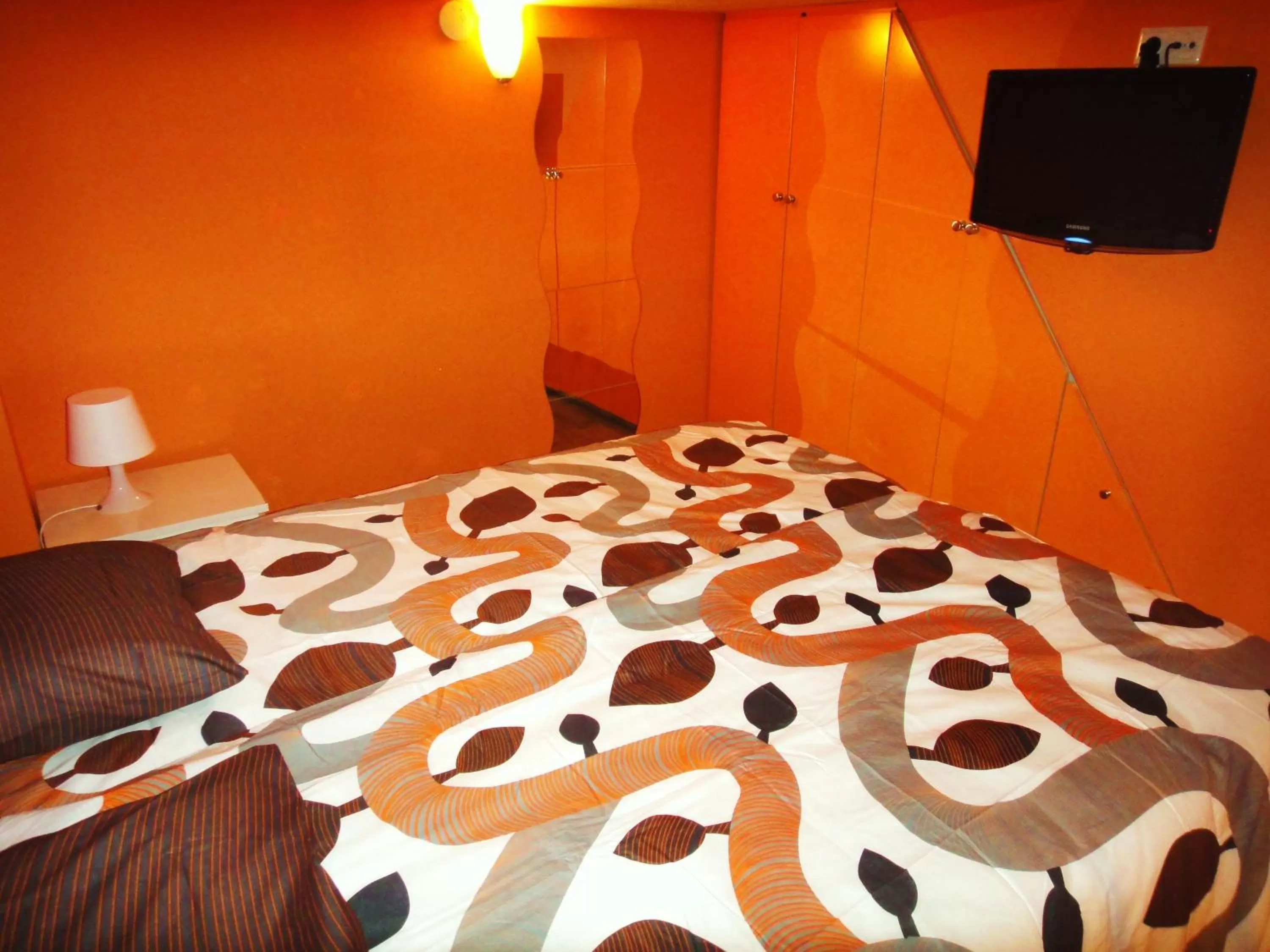 Bed in Orange Suite Studio