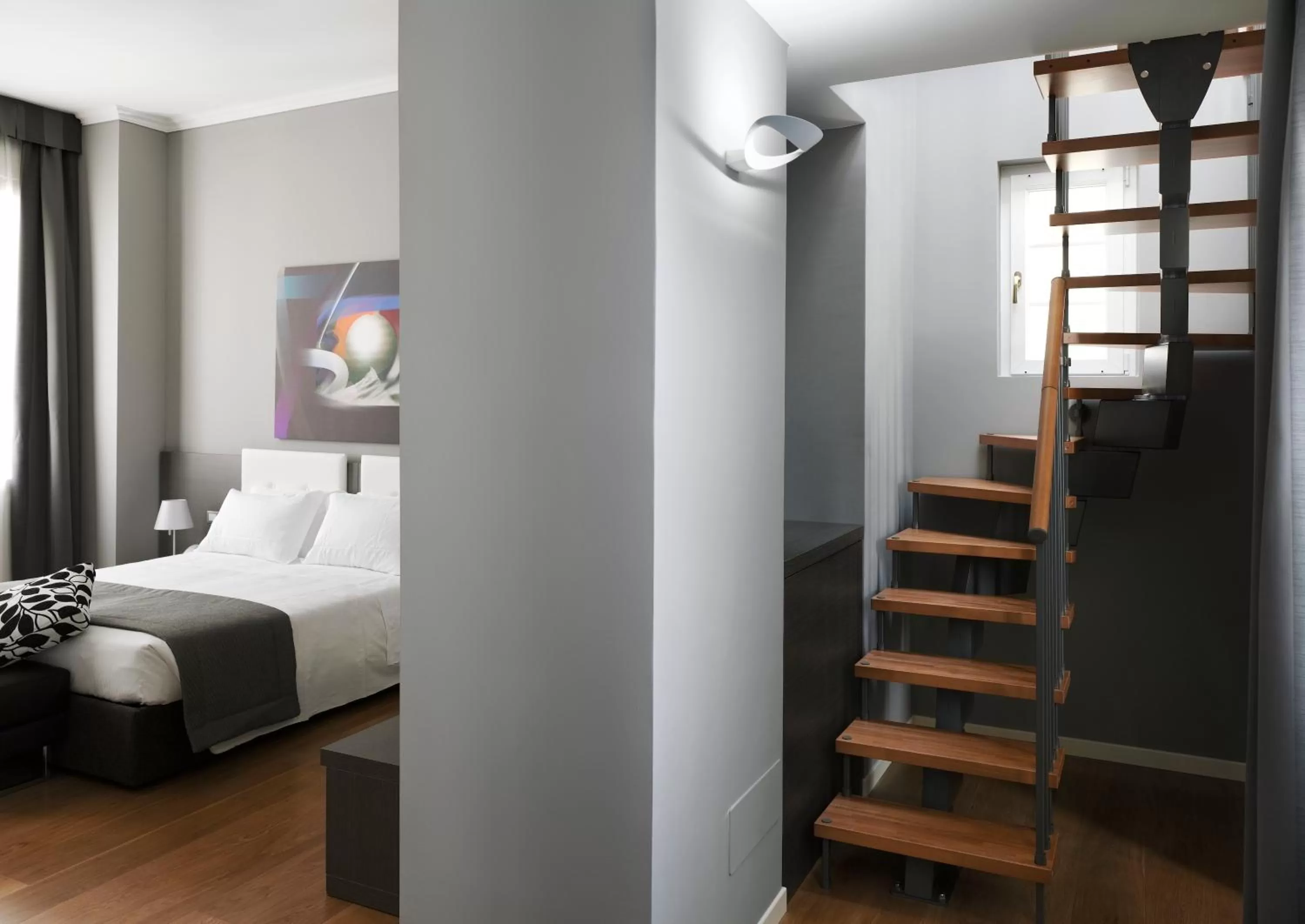 Photo of the whole room, Bed in Palace Suite