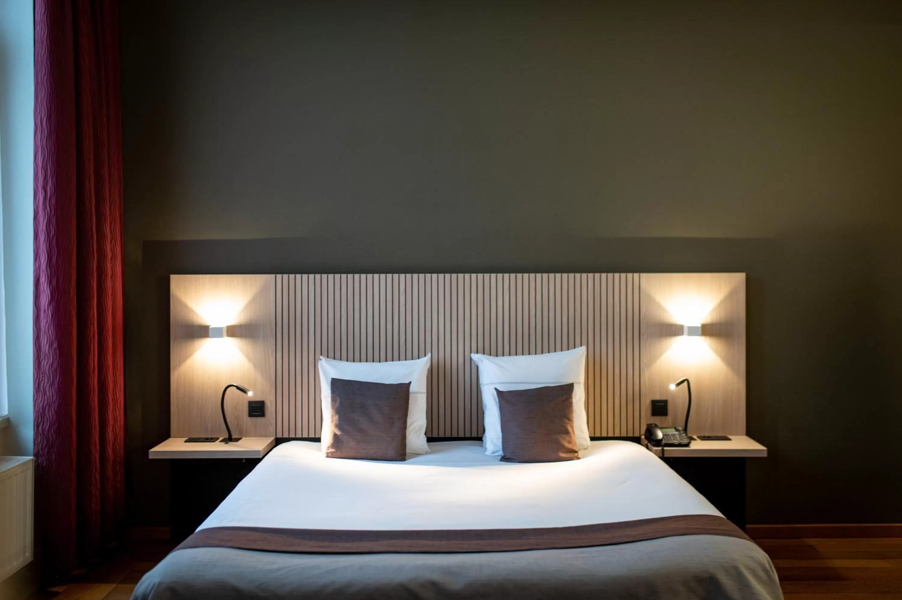 Bedroom, Bed in La Villa des Fleurs