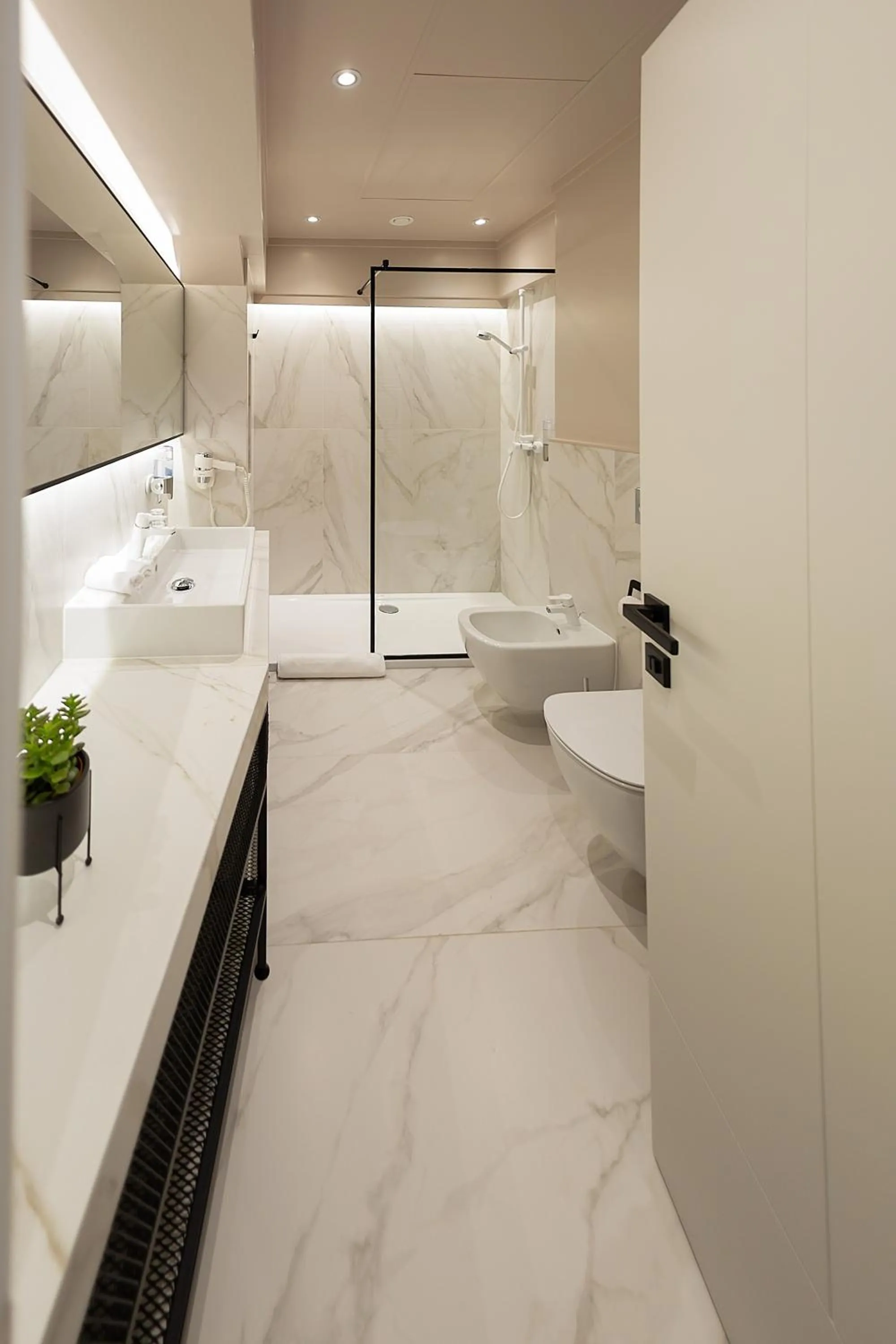 Shower in Atlas Aparthotel