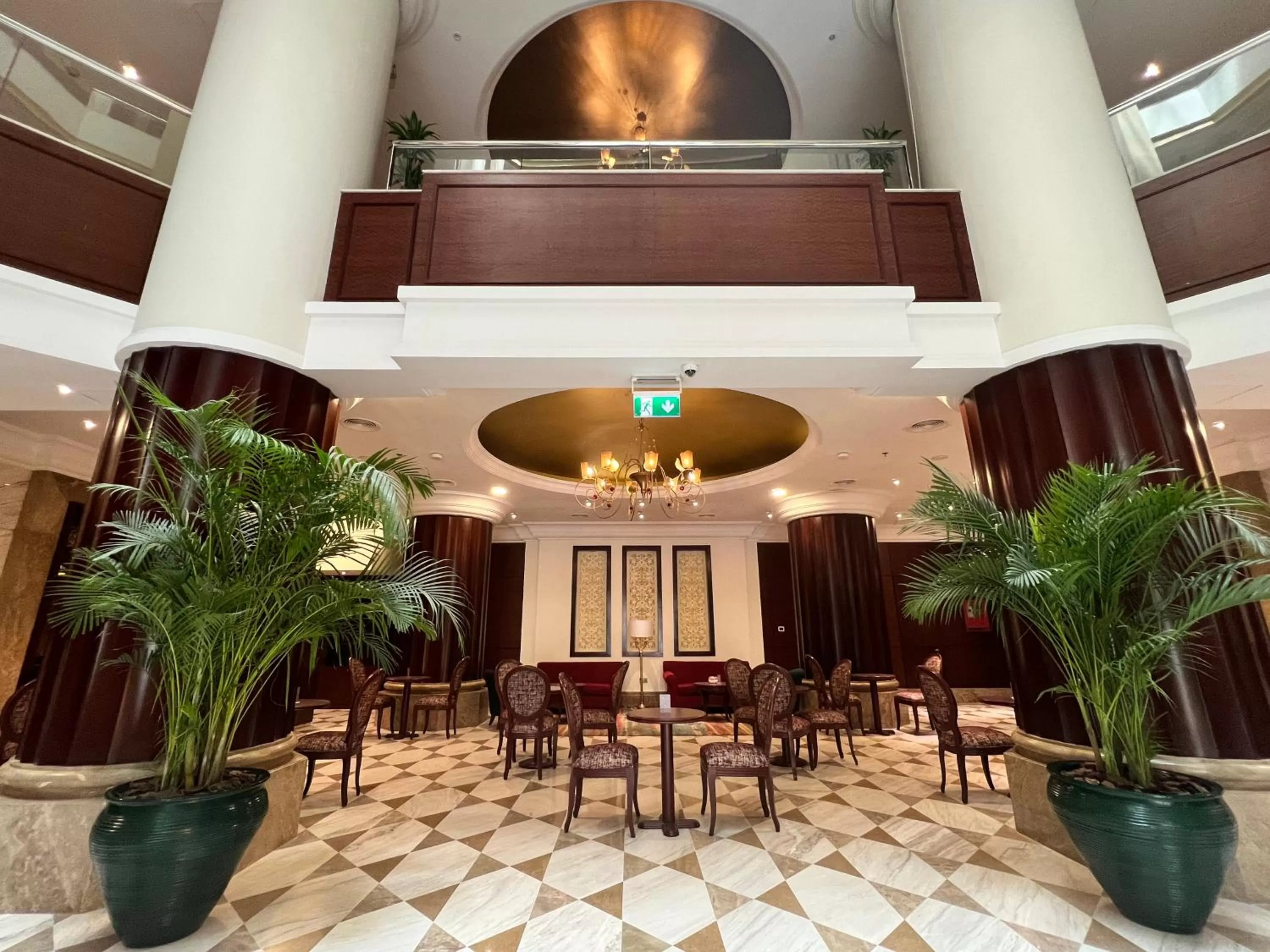 Restaurant/places to eat in City Seasons Suites