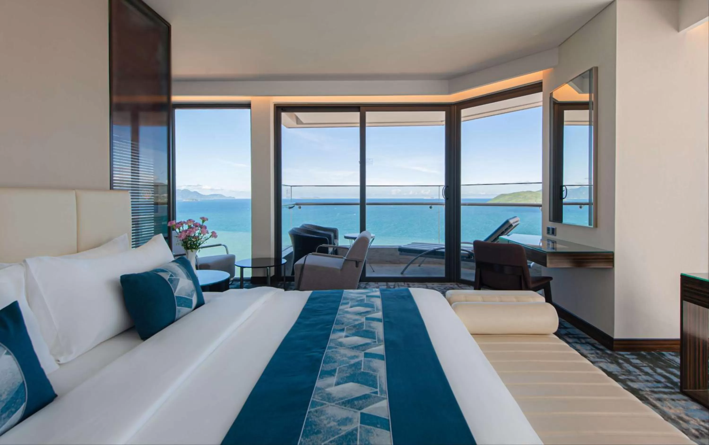 Bed in Queen Ann Nha Trang Hotel