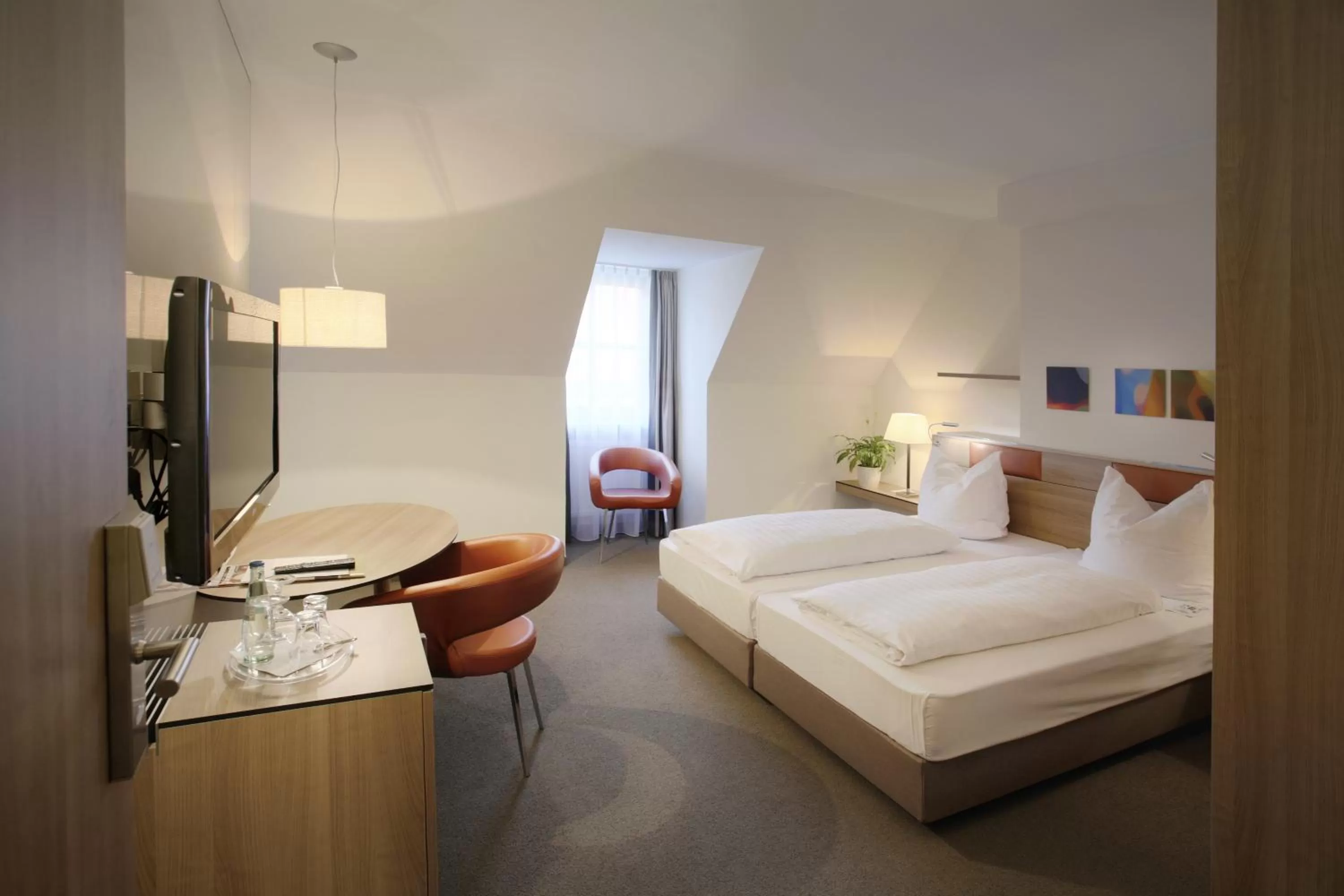 Photo of the whole room, Bed in Hotel am Jakobsmarkt