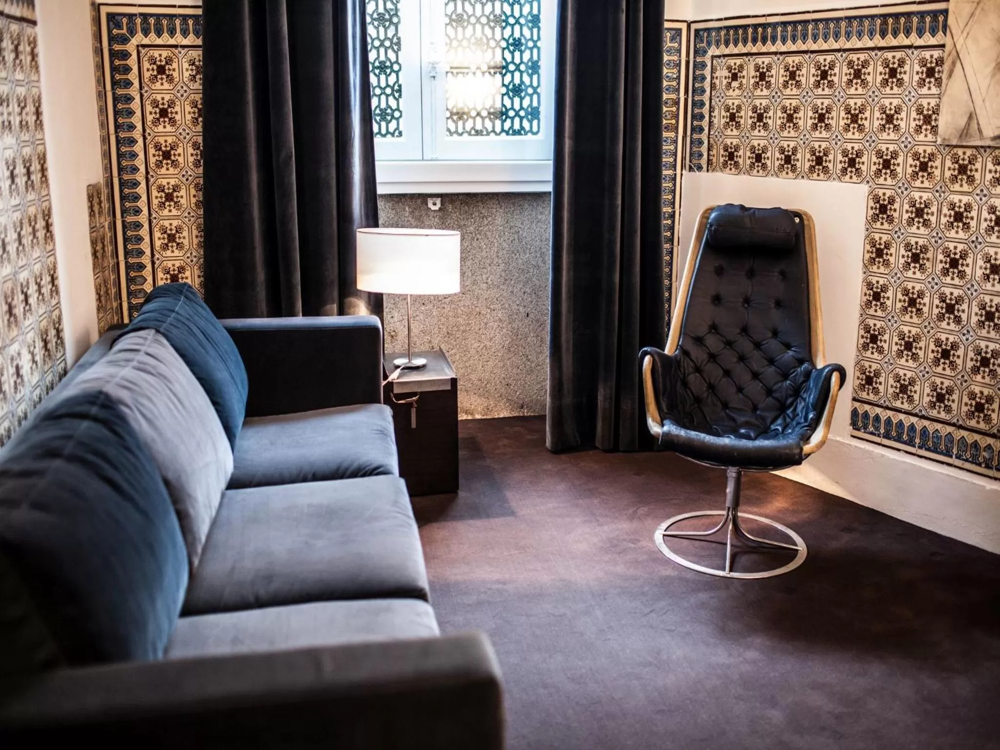 Seating area in Oporto Loft