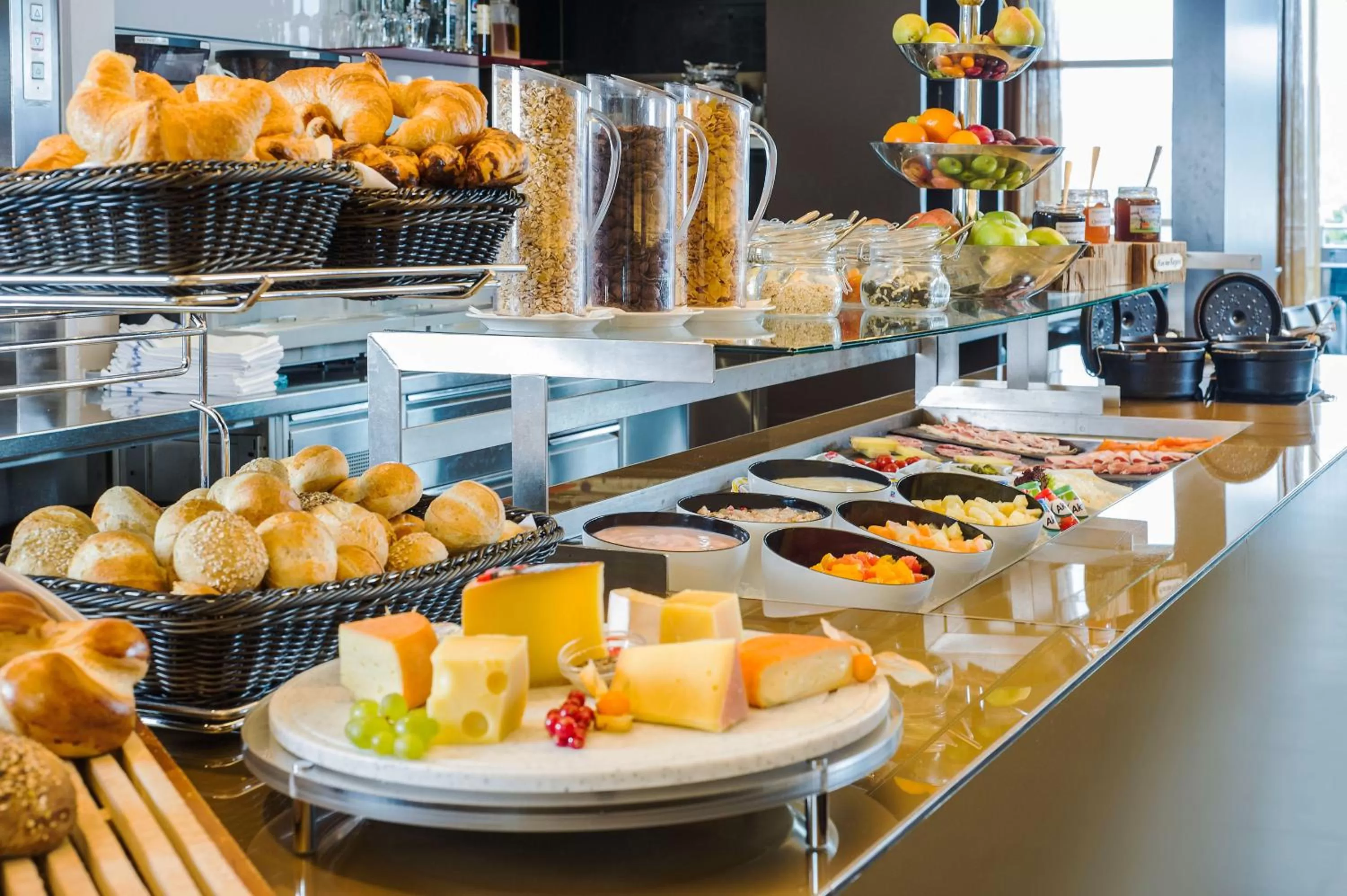 Restaurant/places to eat in Sedartis Swiss Quality Hotel