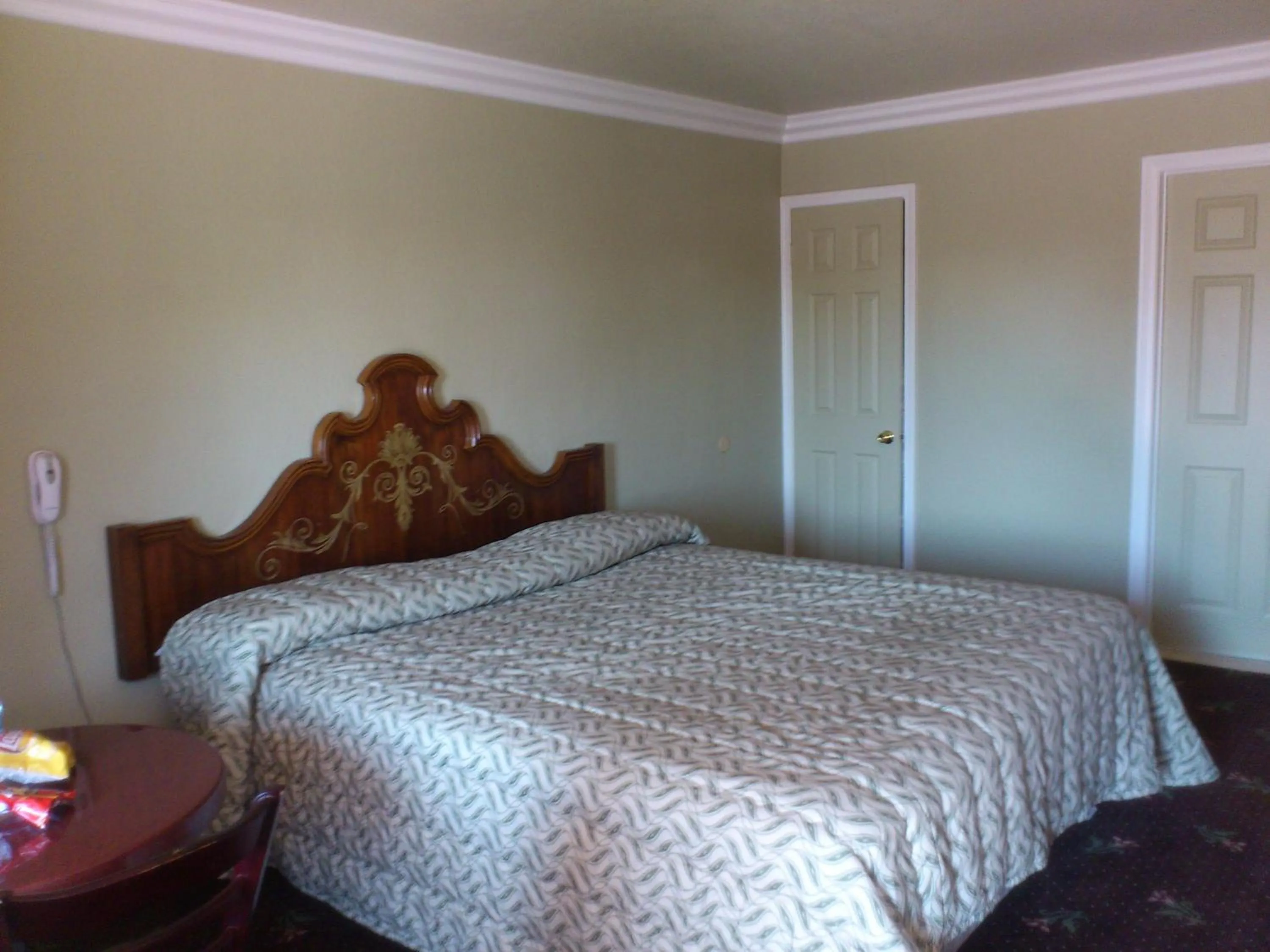 Bed in Santa Ana Travel Inn