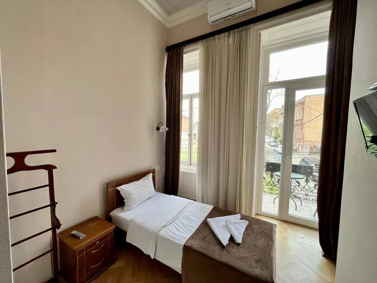 Bed in Tamarisi Old Tbilisi