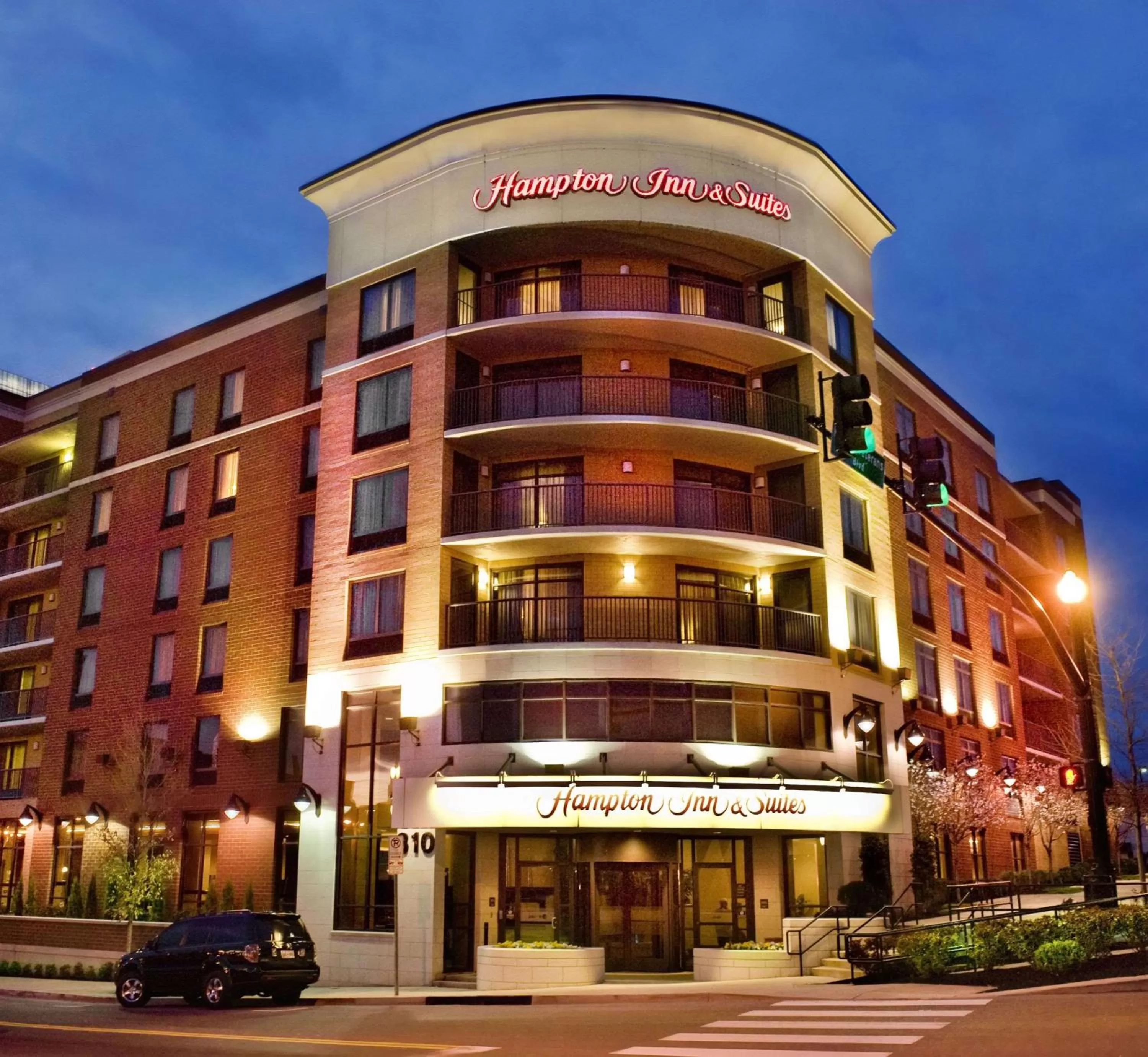 Property building in Hampton Inn & Suites Nashville-Downtown