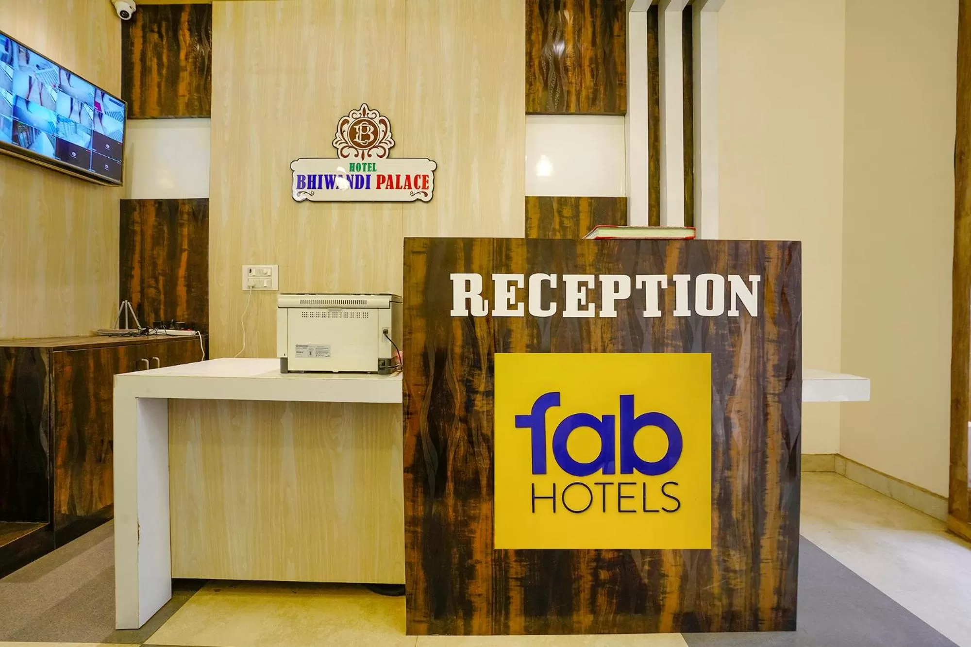 Lobby or reception in FabHotel Bhiwandi Palace