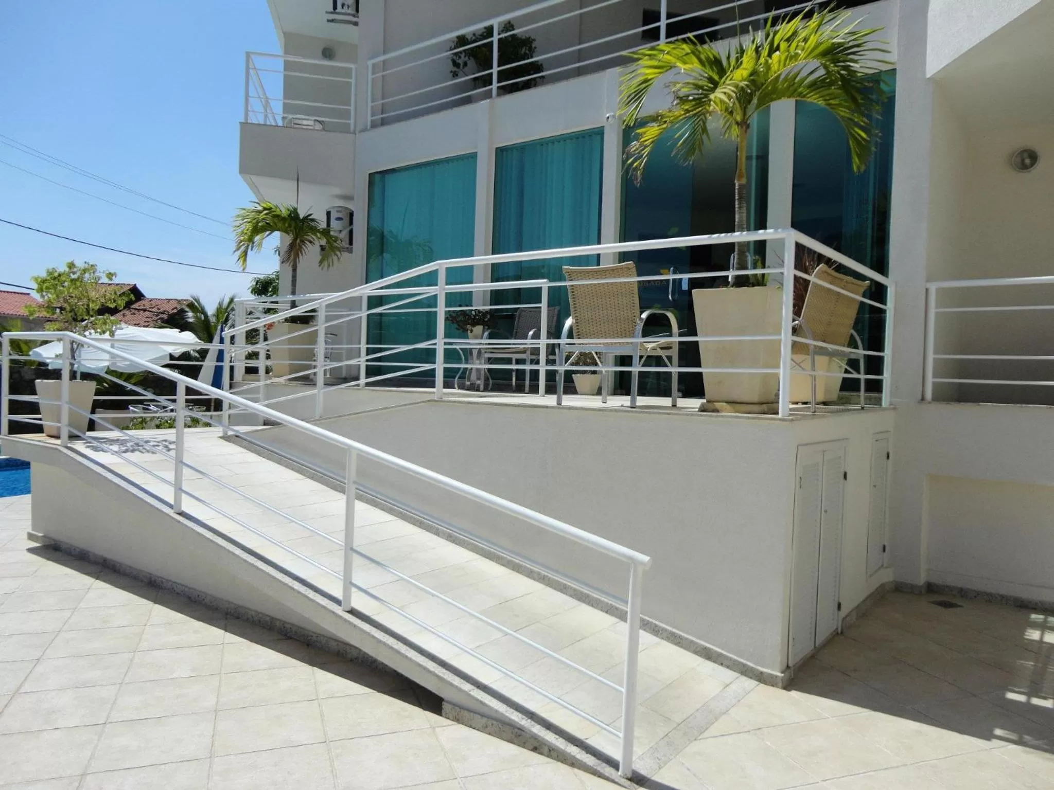 Facade/entrance, Balcony/Terrace in Camboinhas Beach Pousada