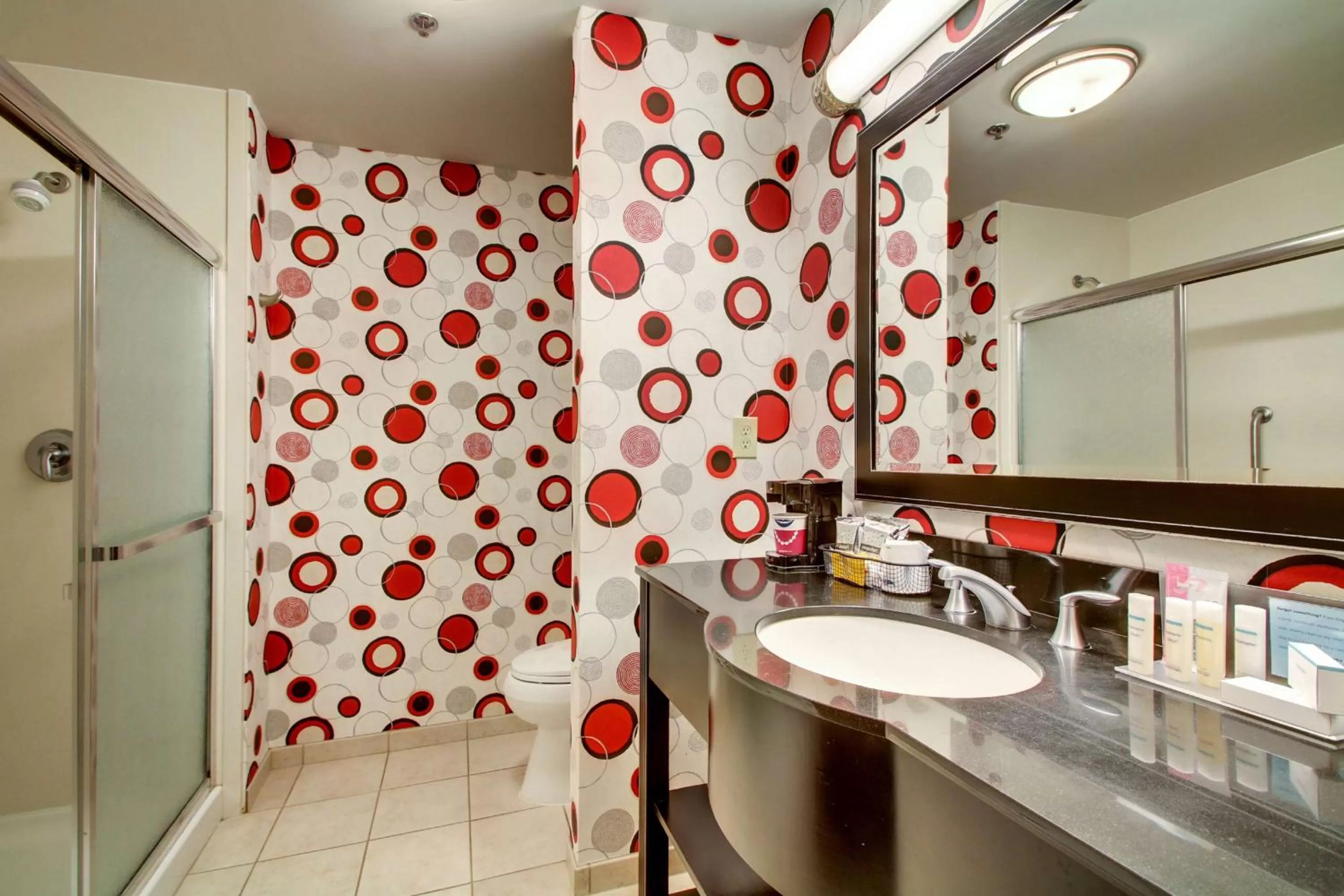 Bathroom in Hampton Inn Birmingham/Leeds