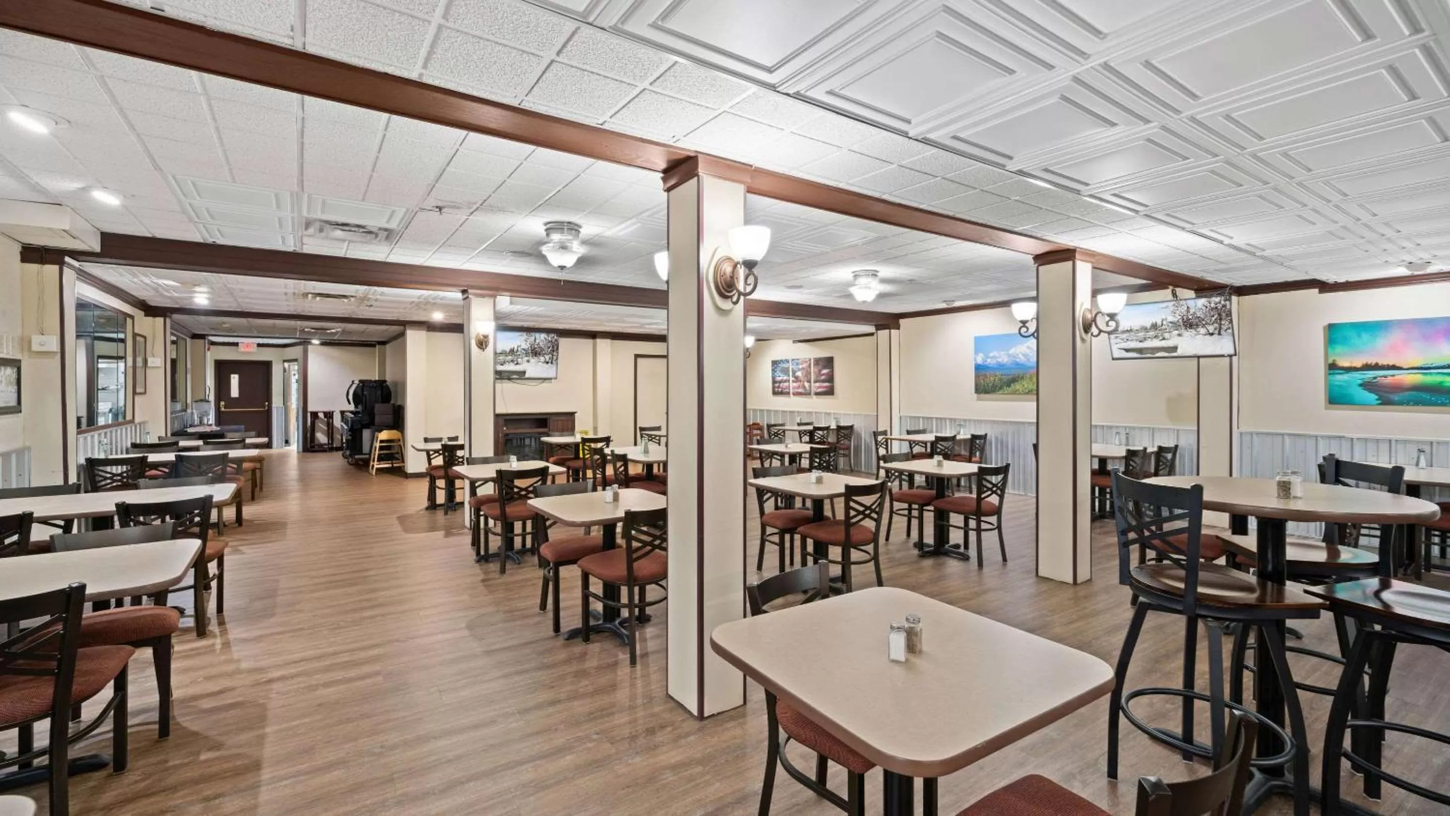 Breakfast in Clarion Hotel & Suites Fairbanks near Ft Wainwright