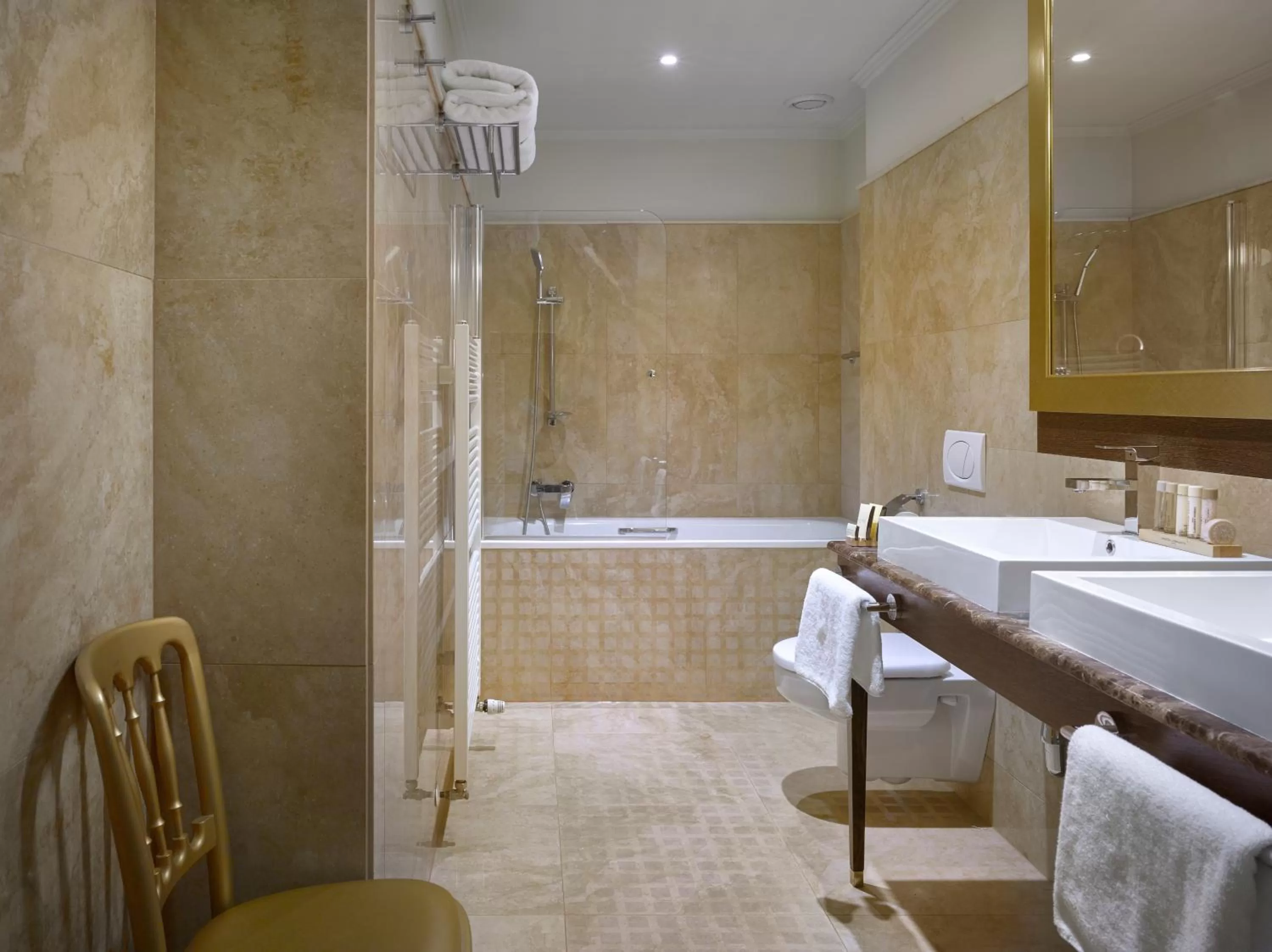 Bathroom, Bed in Grandezza Hotel Luxury Palace