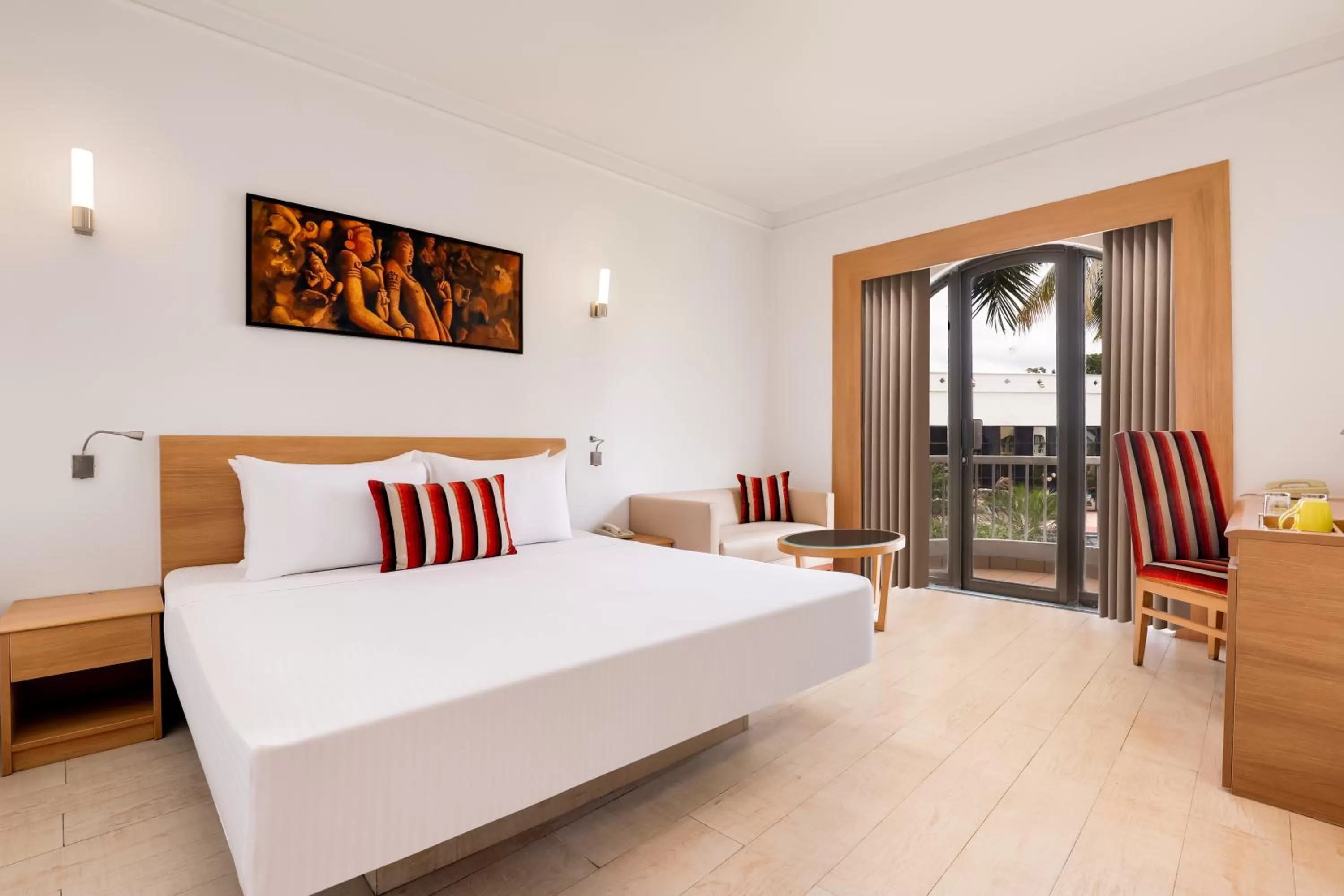 Bedroom, Bed in Lemon Tree Hotel, Aurangabad