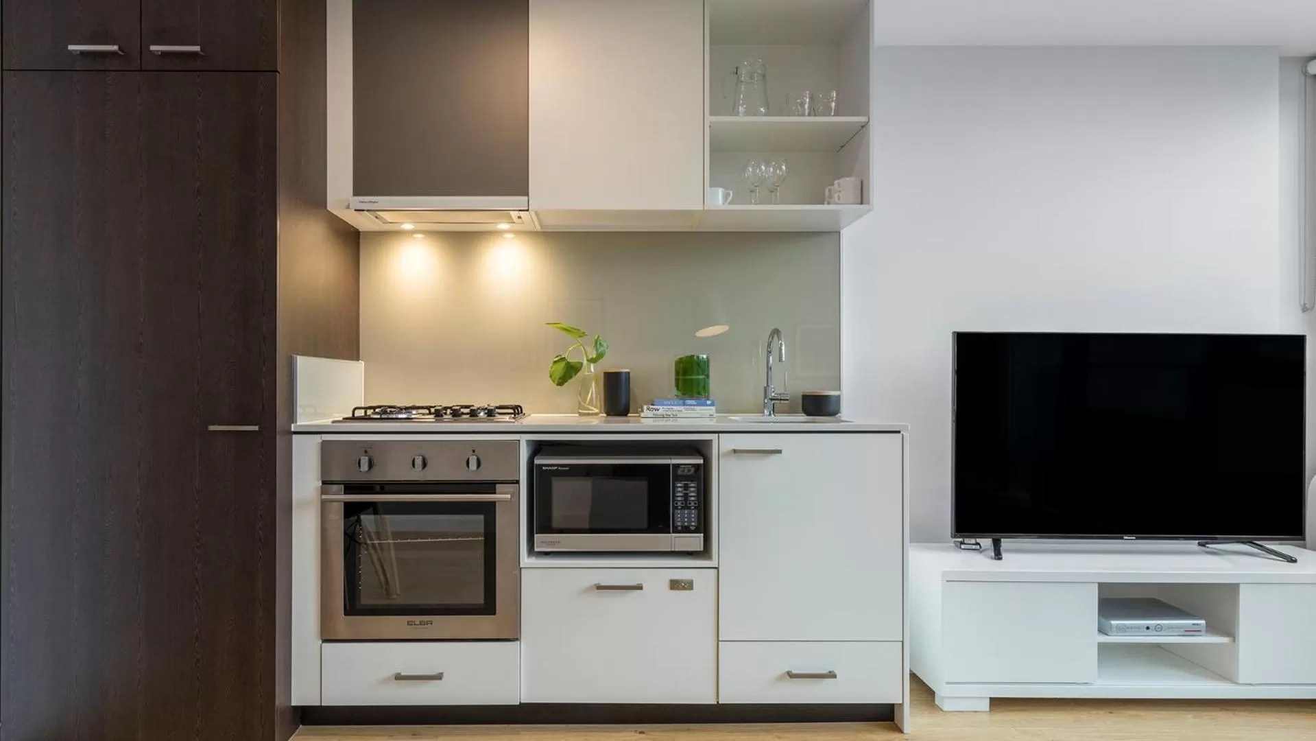Kitchen or kitchenette in Oaks Melbourne Southbank Suites
