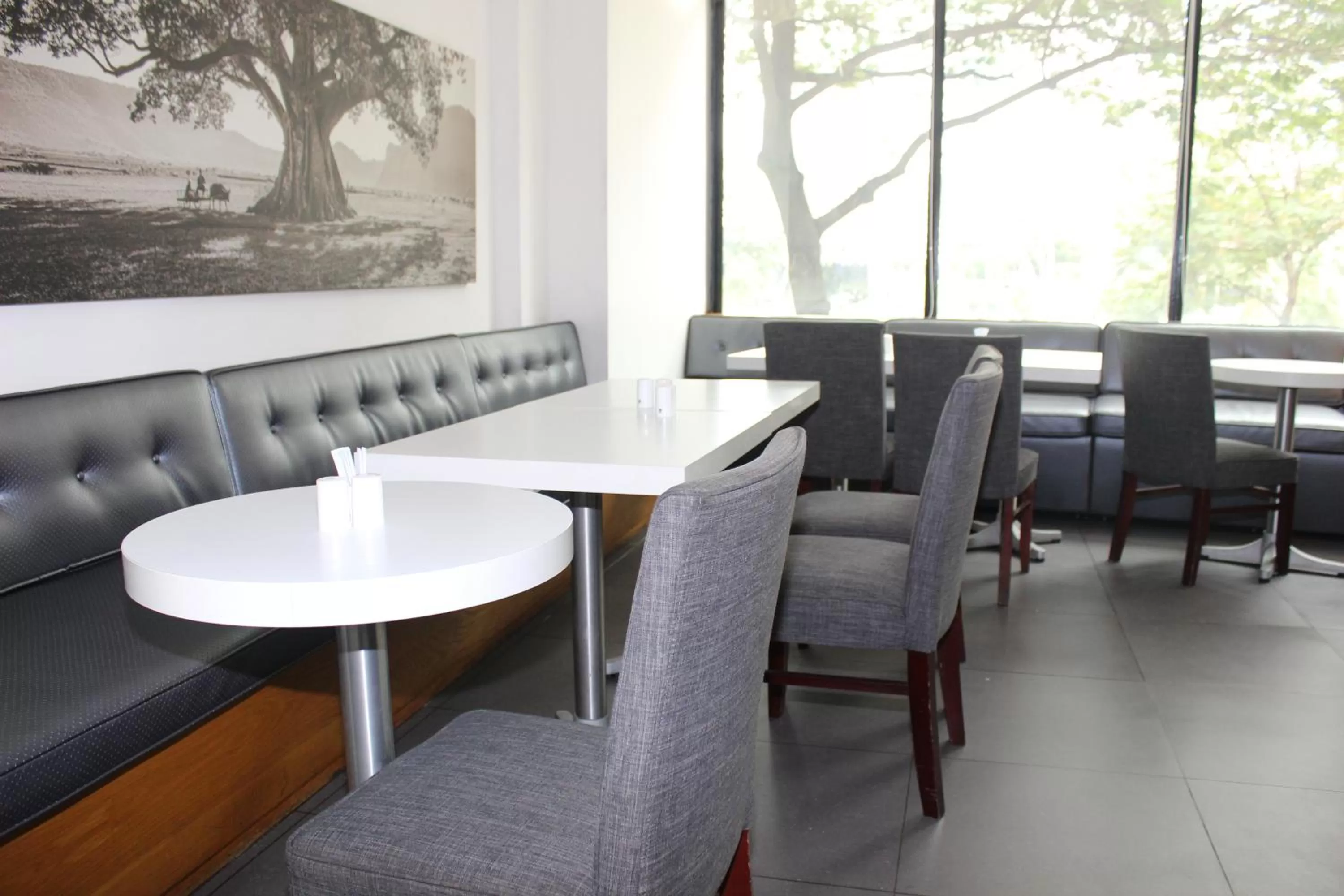 Restaurant/places to eat in Liberty Hotel Saigon Greenview