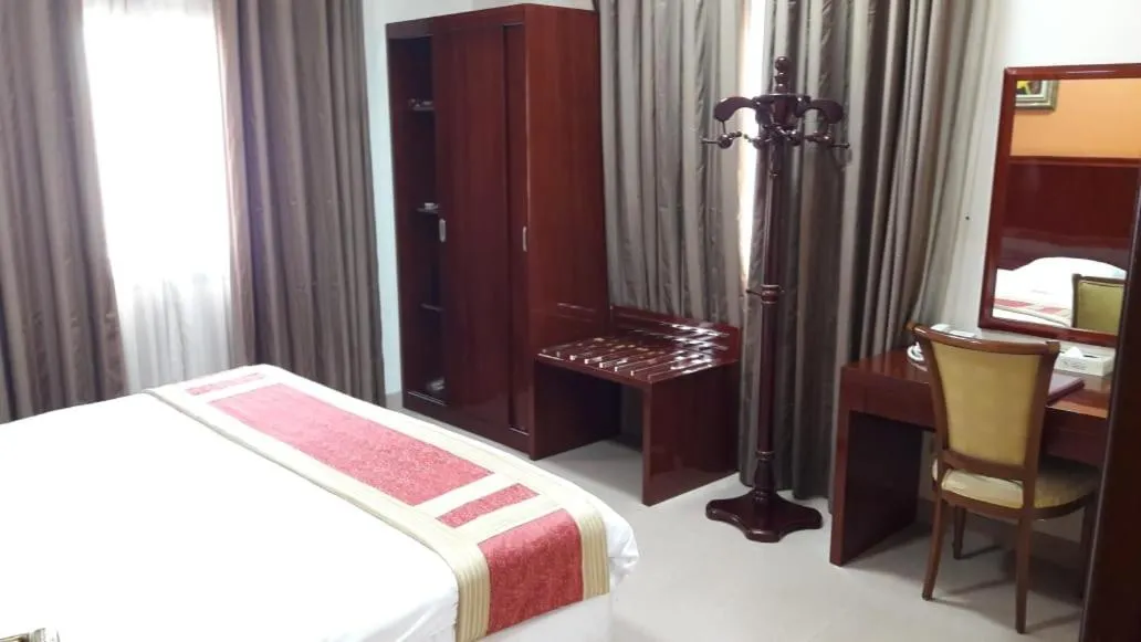 Bed in Safeer Plaza Hotel