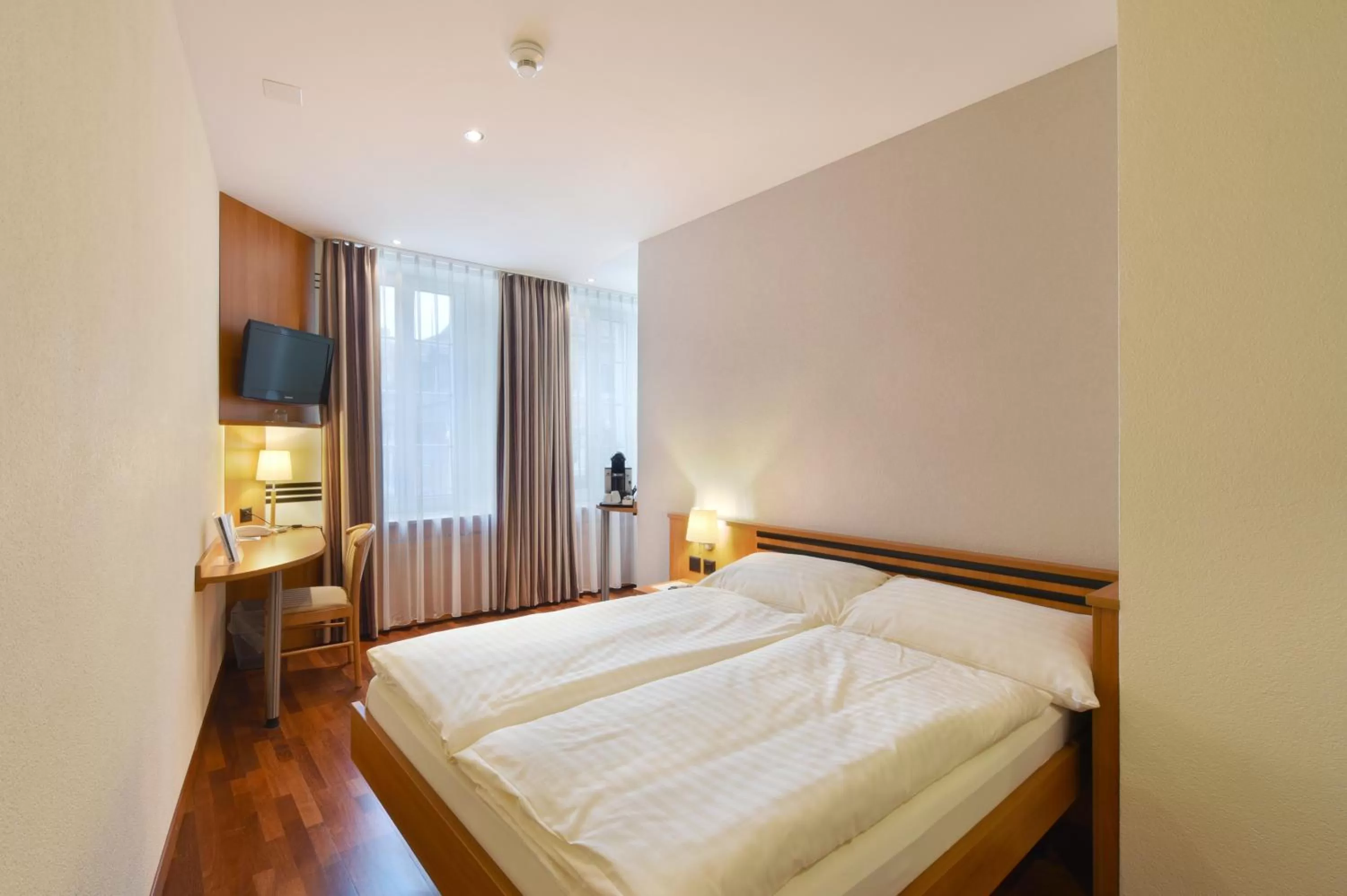 Photo of the whole room, Bed in Apart Hotel Amadeo