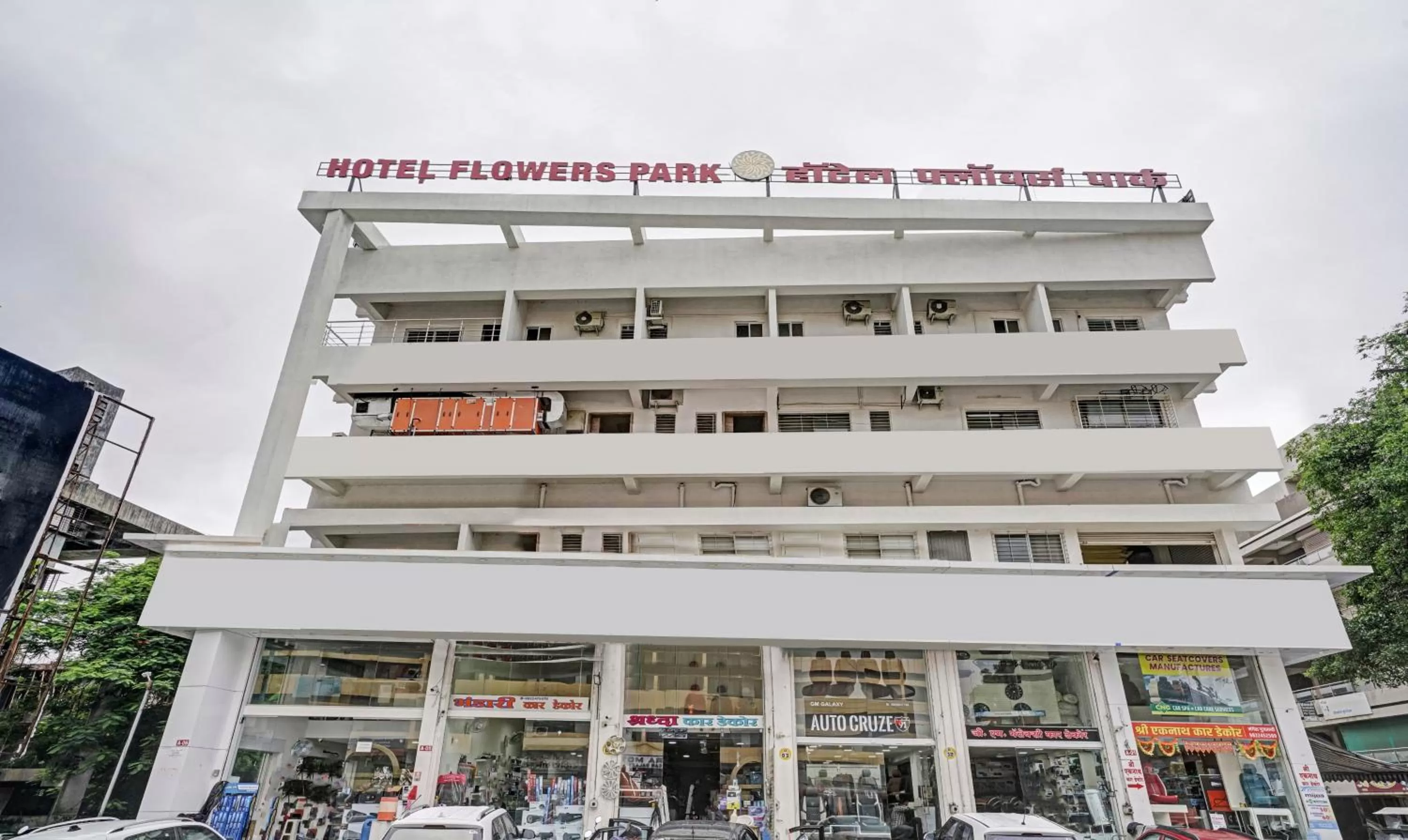 Property building in Itsy Hotels Flowers Park