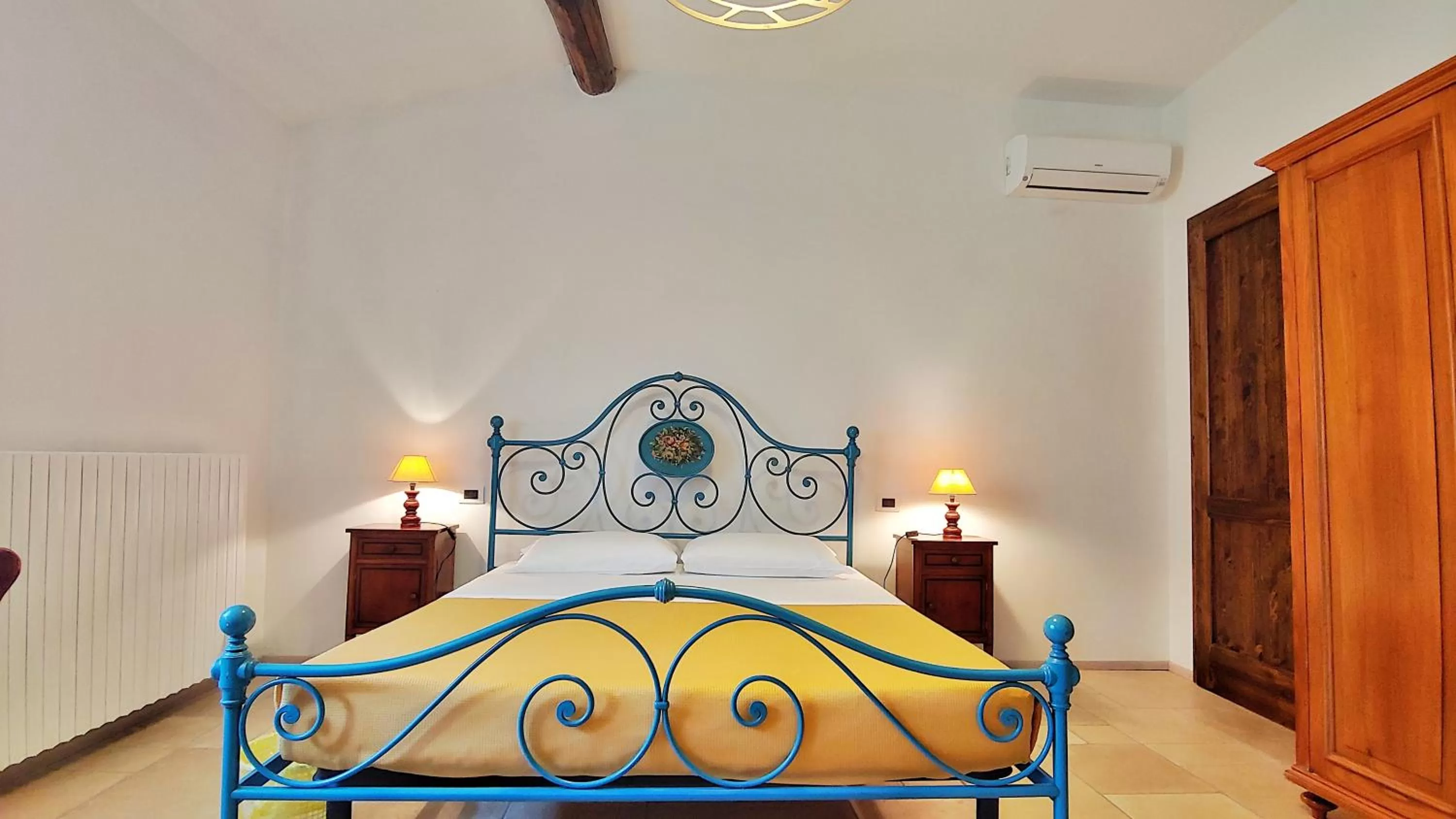 Photo of the whole room, Bed in Torrebianca Tuscany