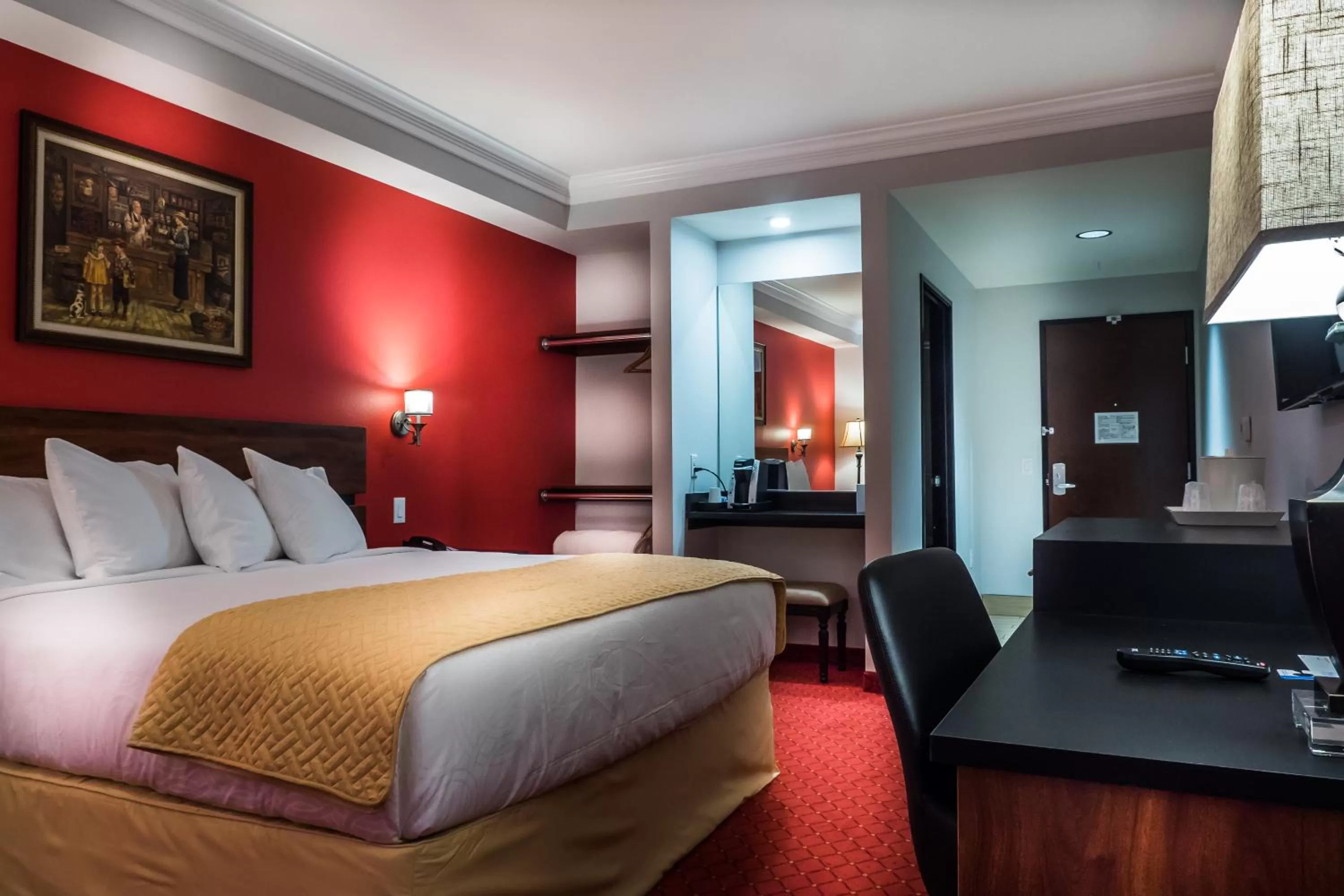 Photo of the whole room, Bed in Skyline Hotel and Casino