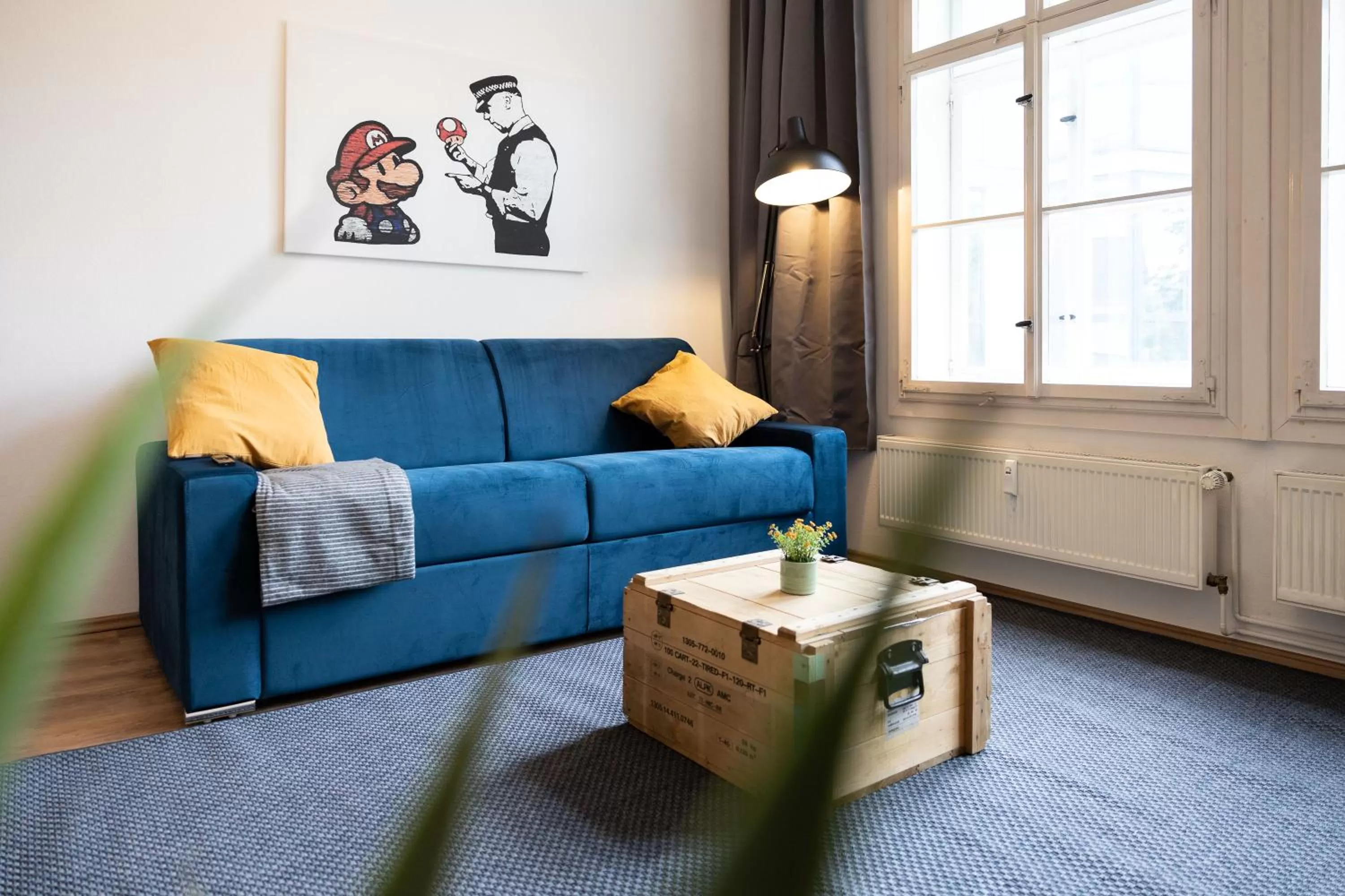 Living room, Seating Area in Ko-Living Space an der Oper - Street Art Design Apartments