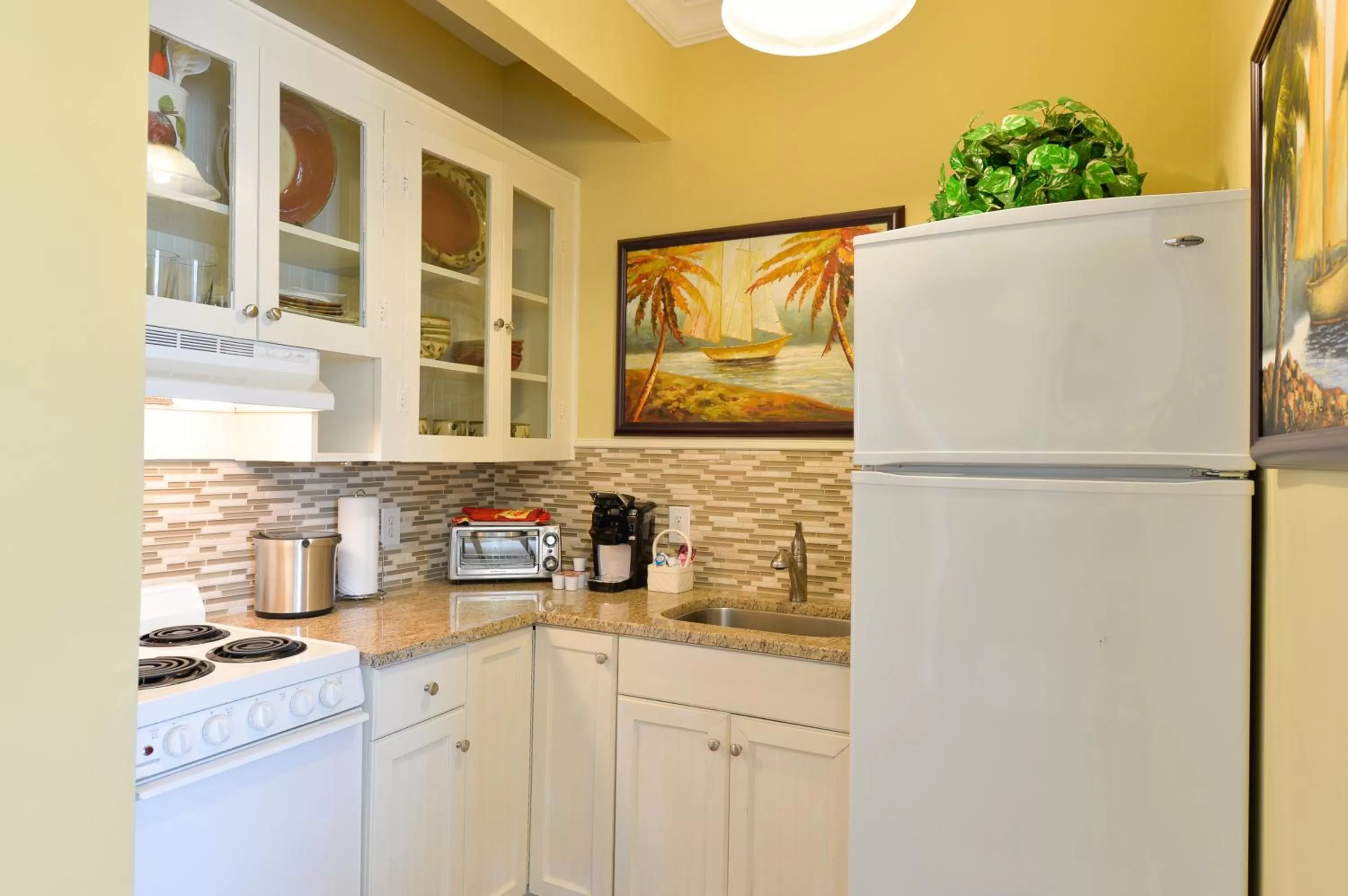 Kitchen or kitchenette in Old Colorado Inn