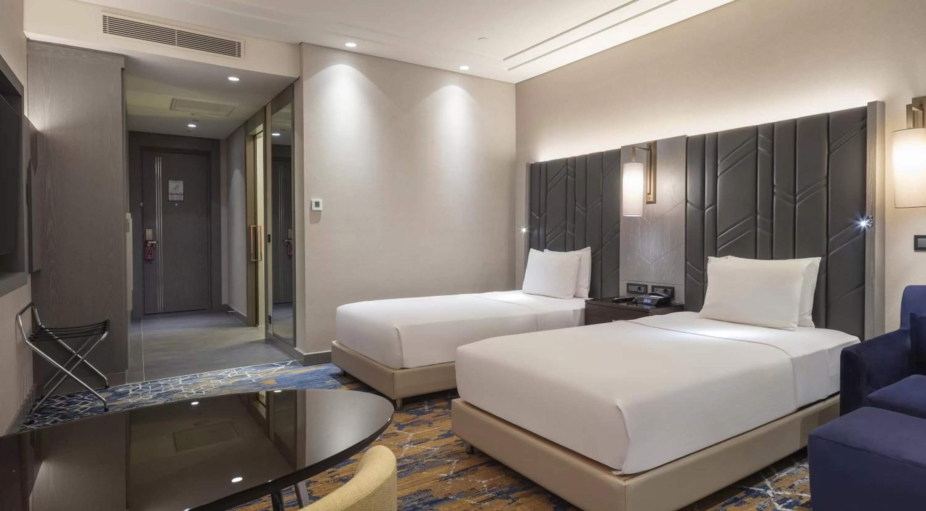 Property building, Bed in Hilton Istanbul Bakirkoy