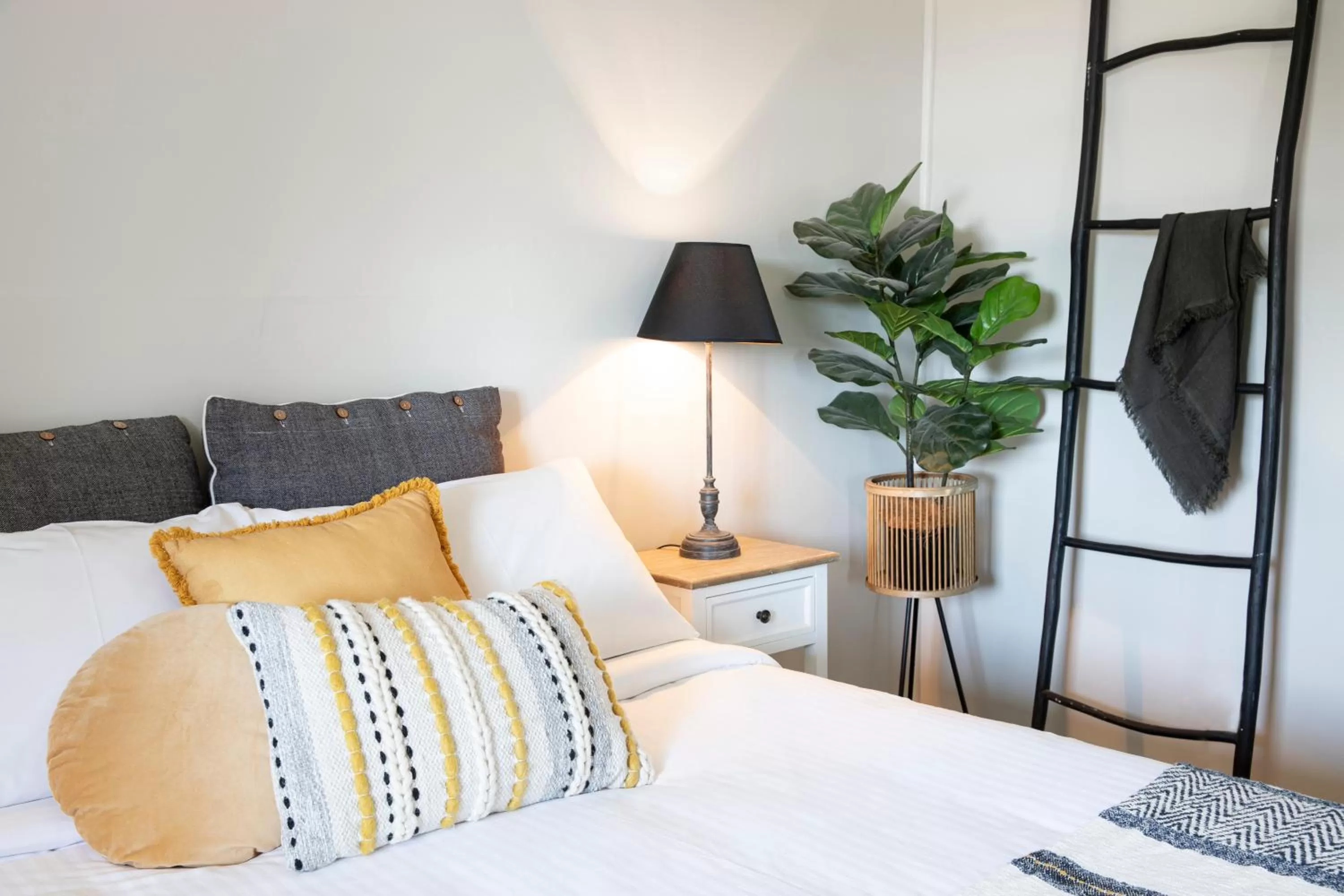 Bed in Robertson Public House and Kitchen