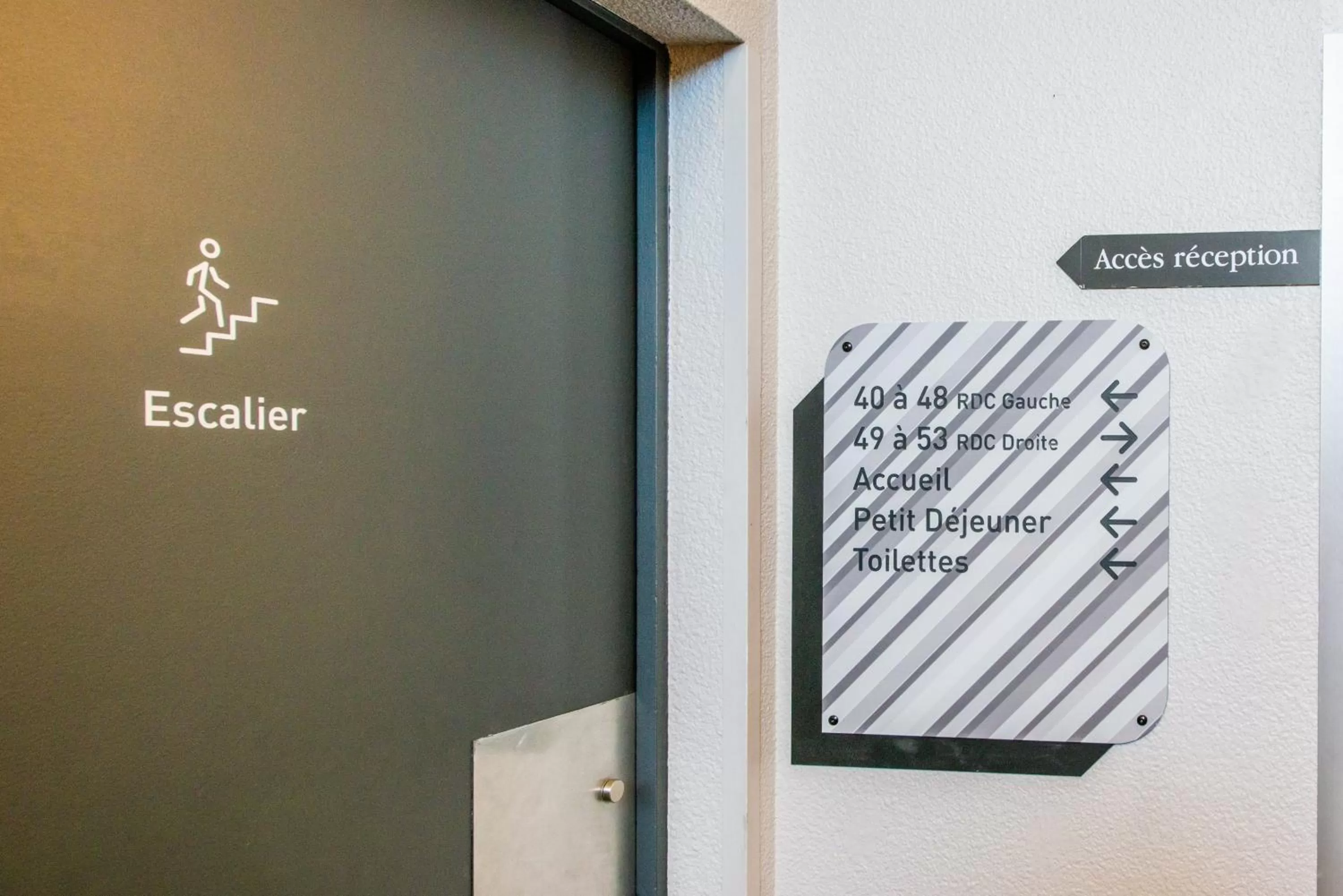 Decorative detail in B&B HOTEL Cholet Sud