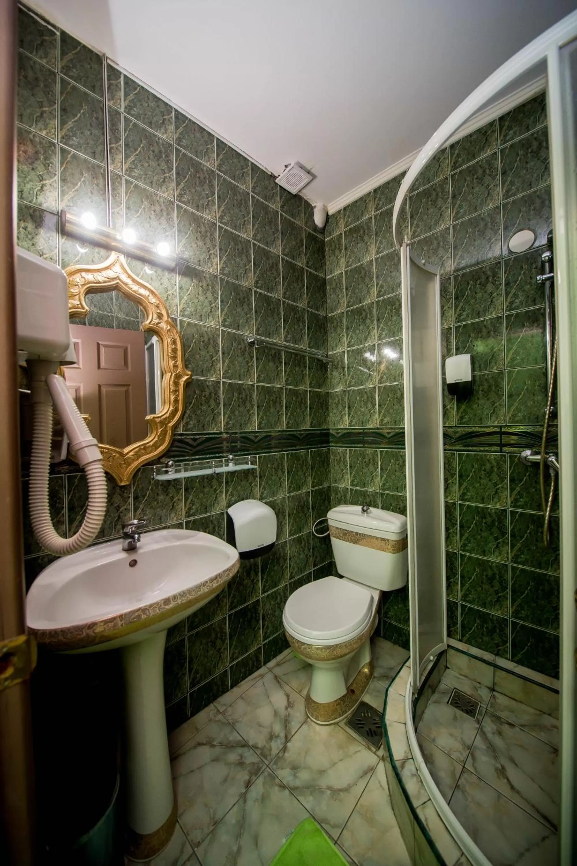 Bathroom in Hotel Darosy