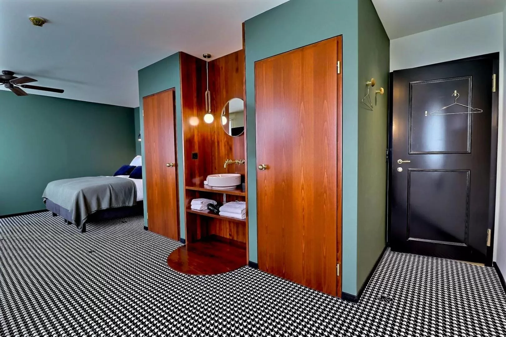 Bathroom, Bed in Le Tonnelier