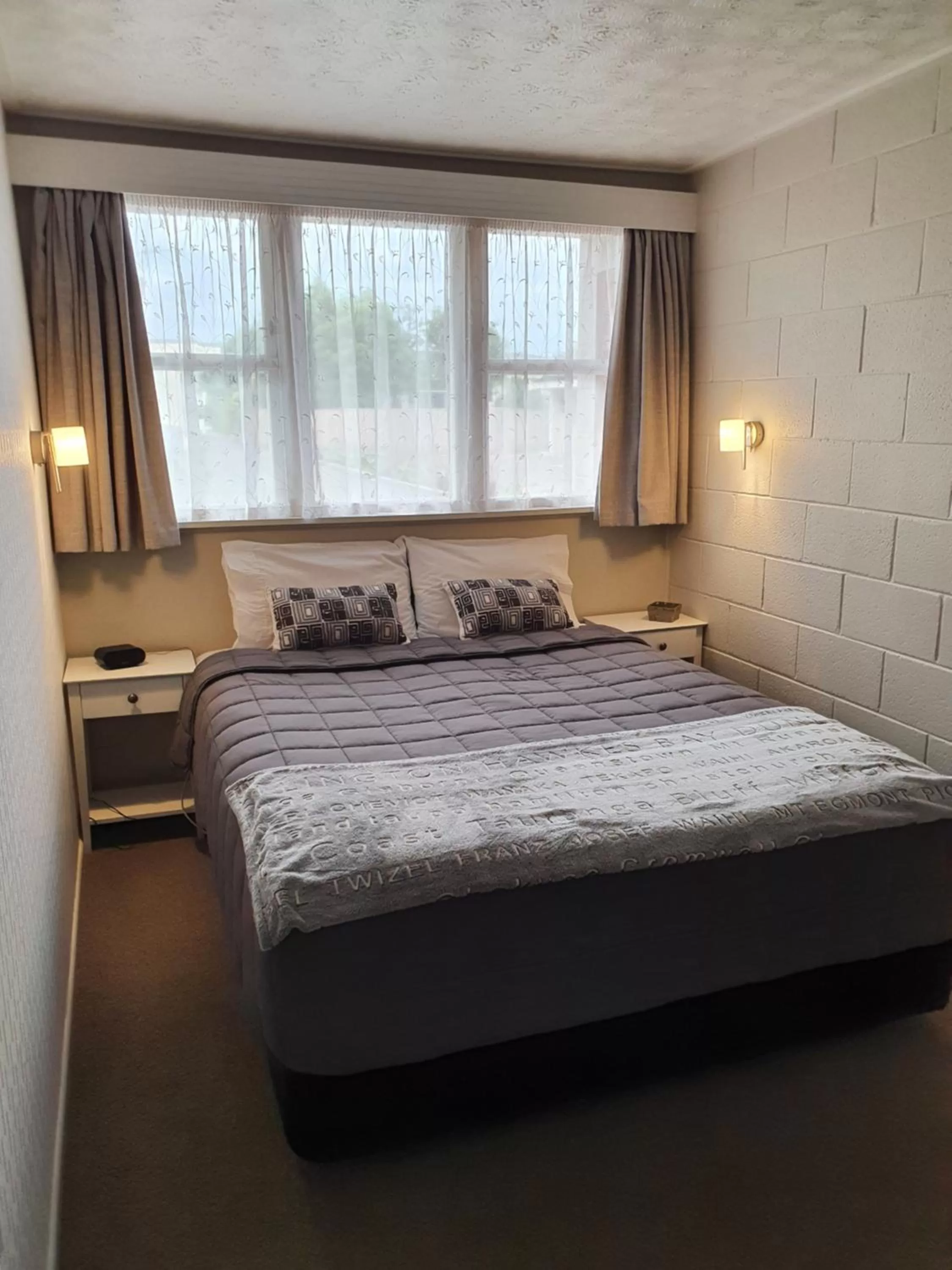 Bedroom, Bed in Gardner Court Motel