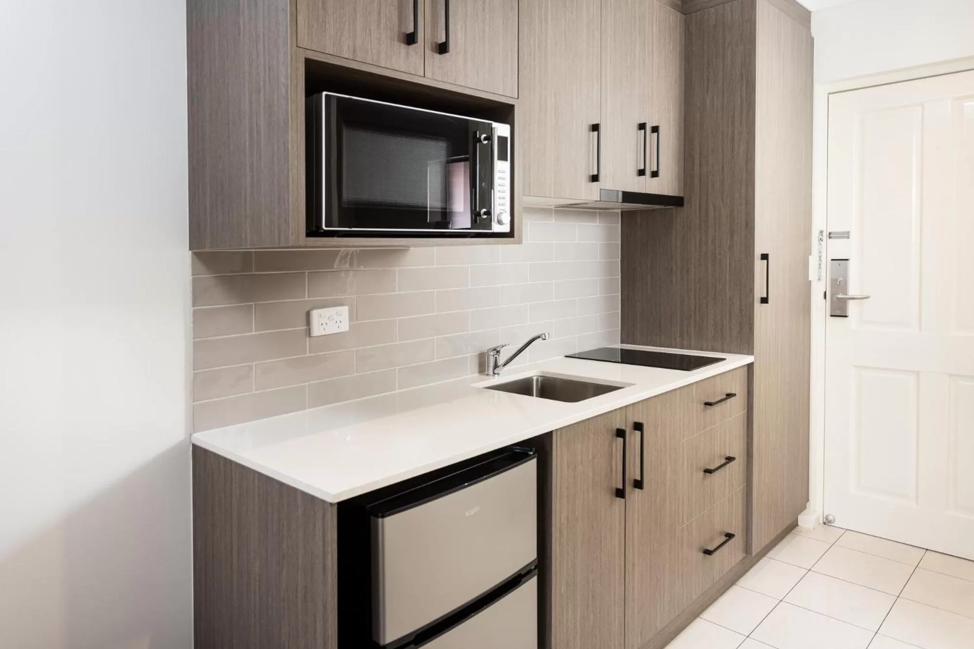 Kitchen or kitchenette in Addison Motor Inn