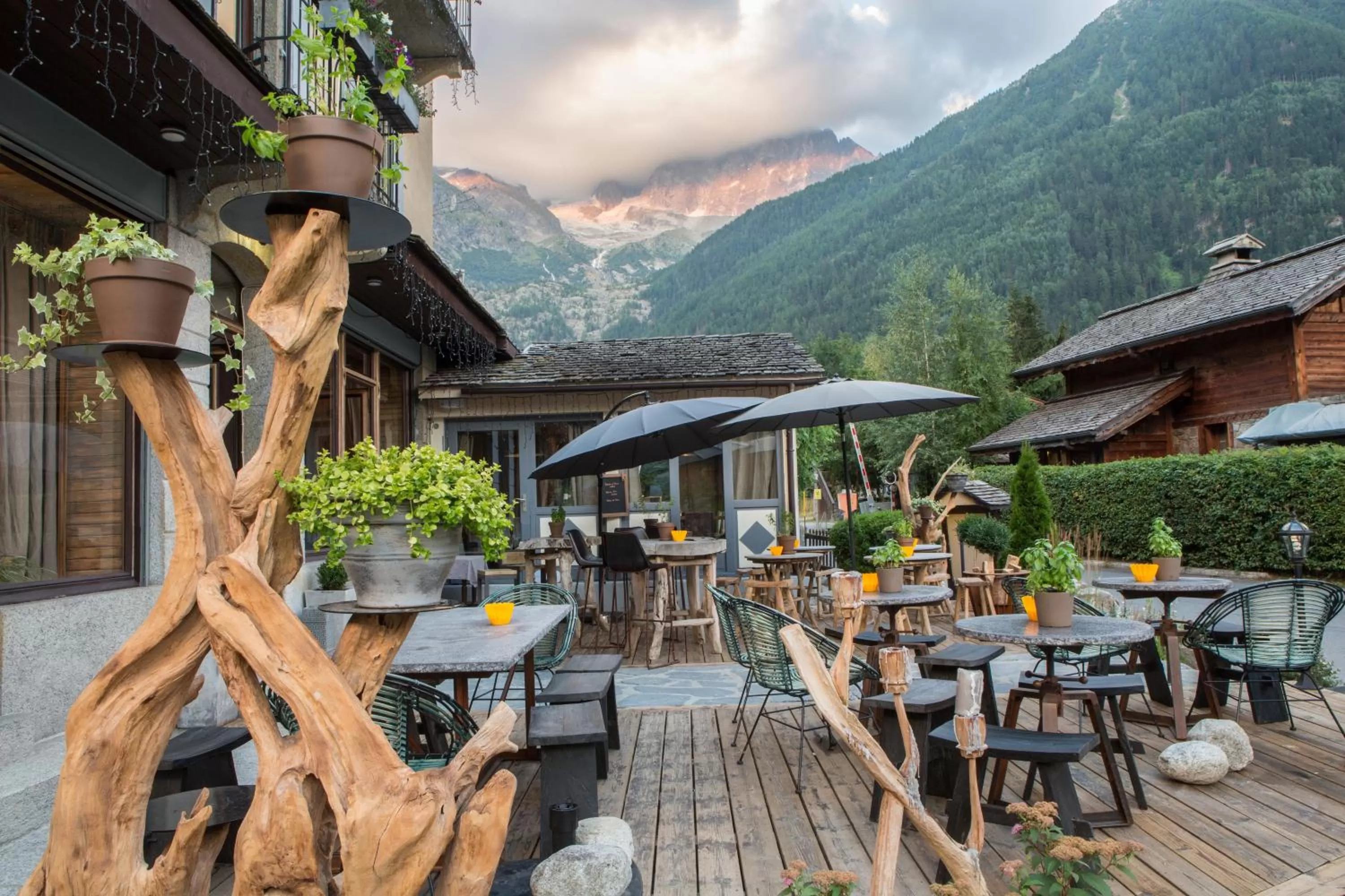 Patio in Eden Hotel, Apartments and Chalet Chamonix Les Praz