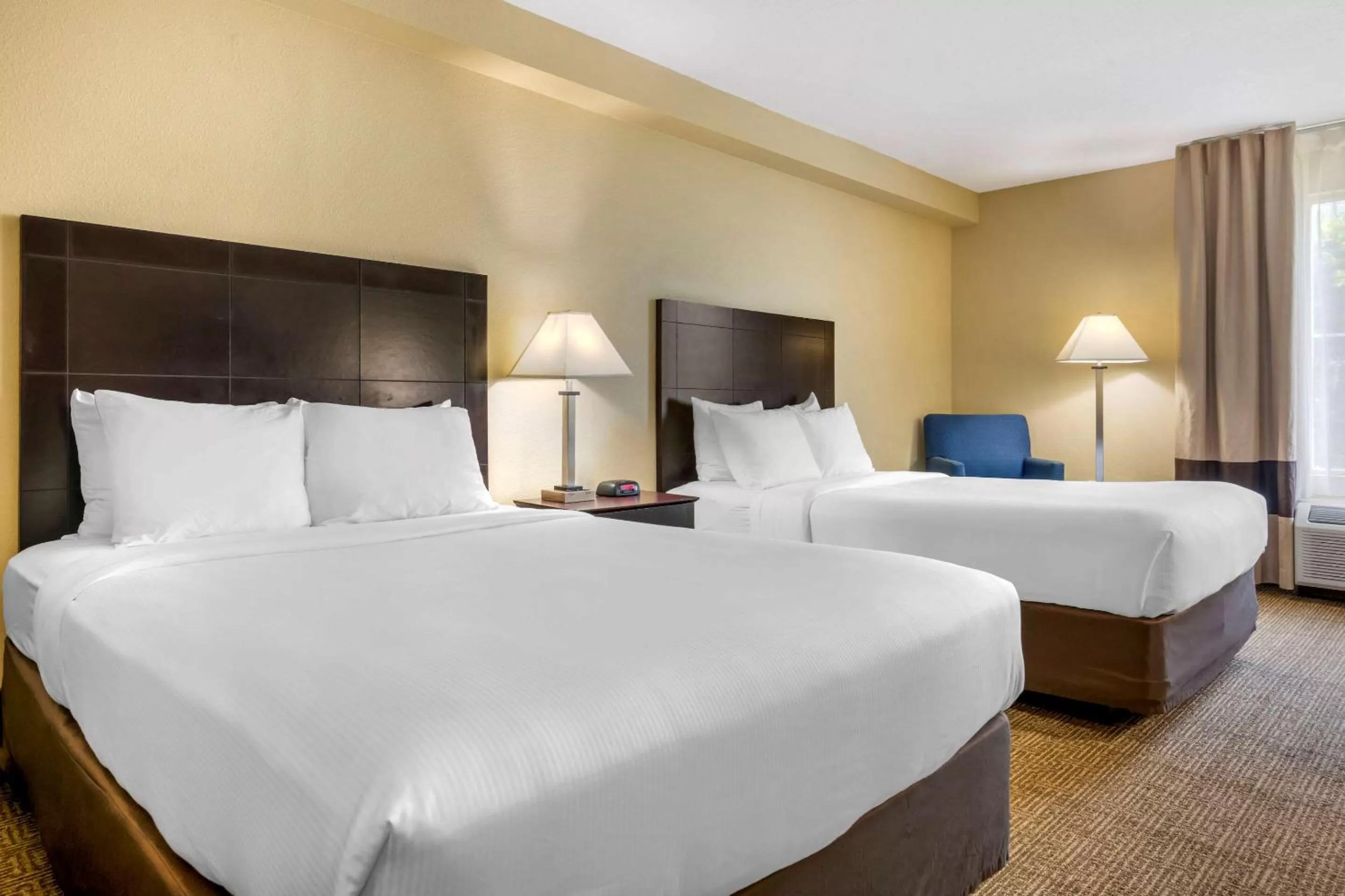 Photo of the whole room, Bed in I-Drive Hotel at Universal
