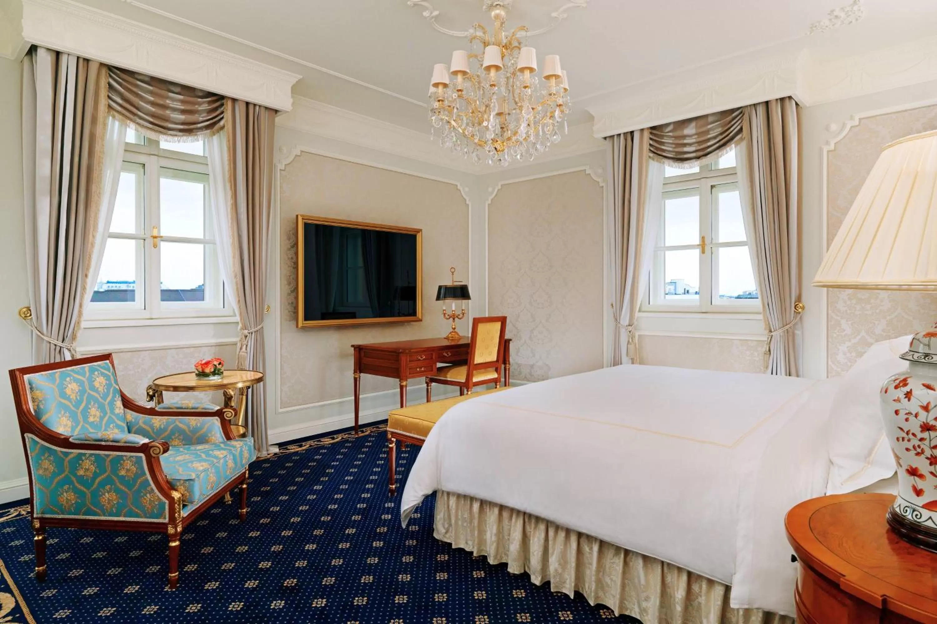 Photo of the whole room, Bed in Hotel Imperial, a Luxury Collection Hotel, Vienna