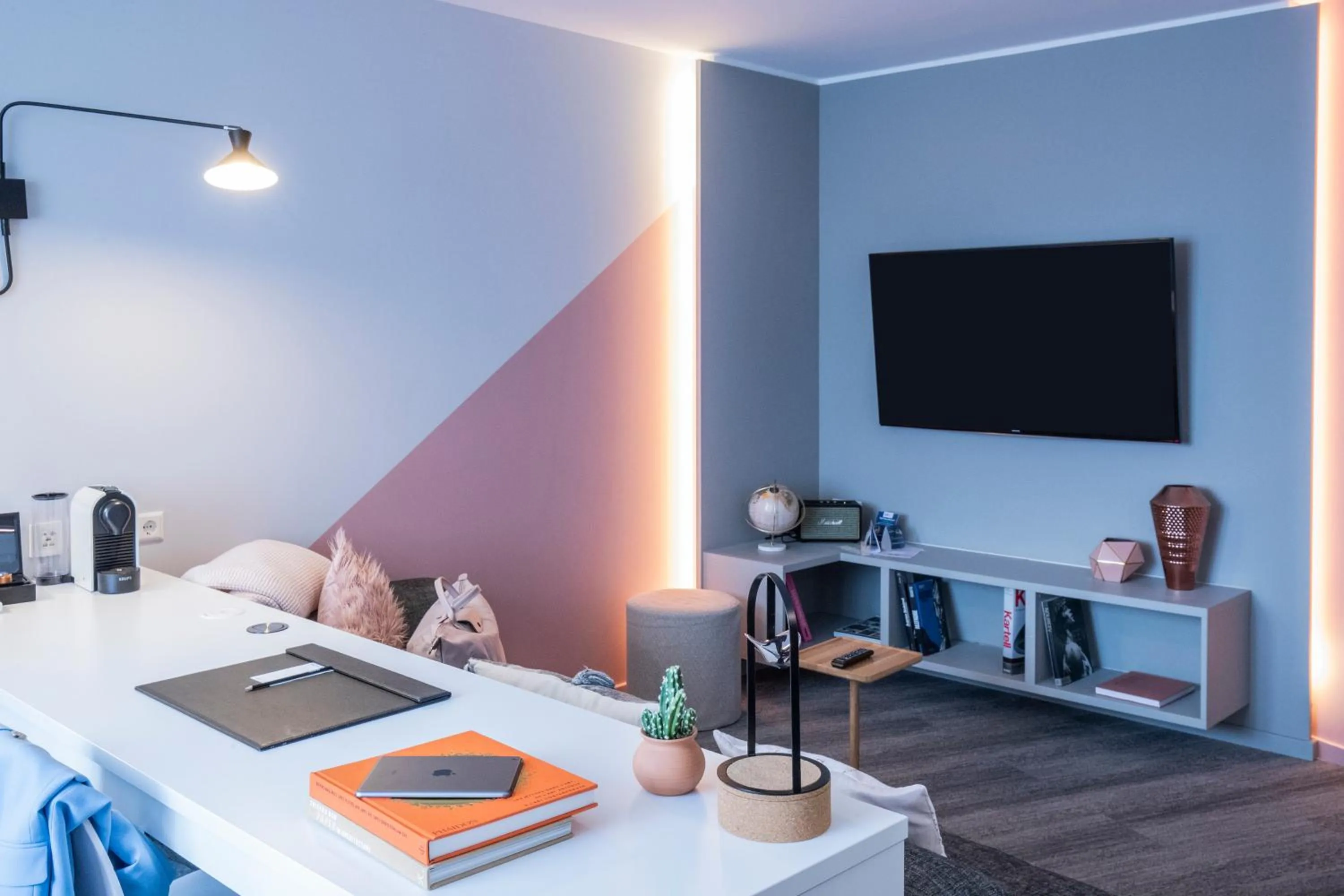 Living room, Bed in Novotel Suites Luxembourg