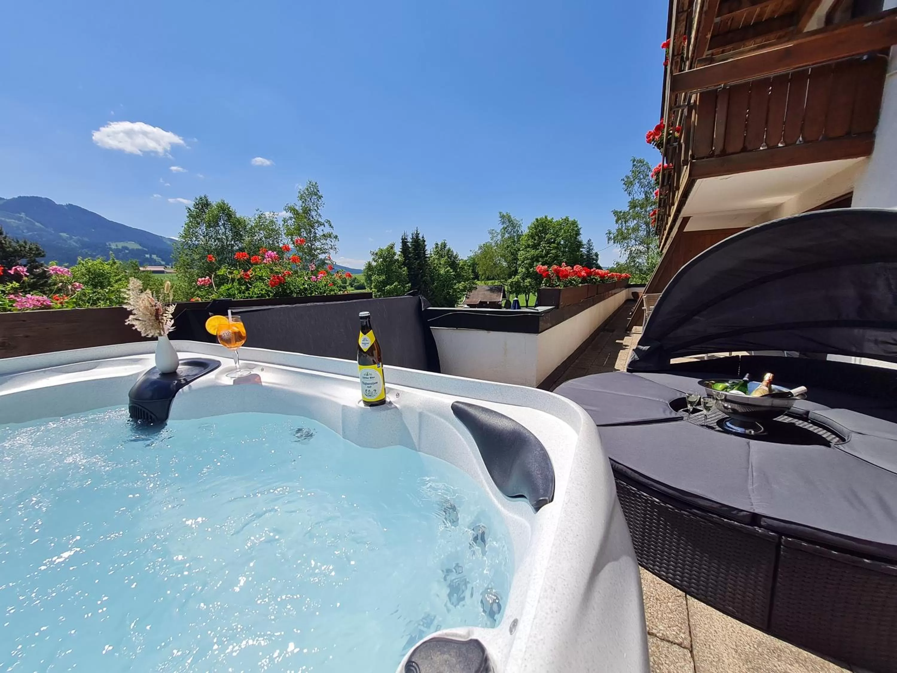 Hot Tub in Familienhotel Löwen