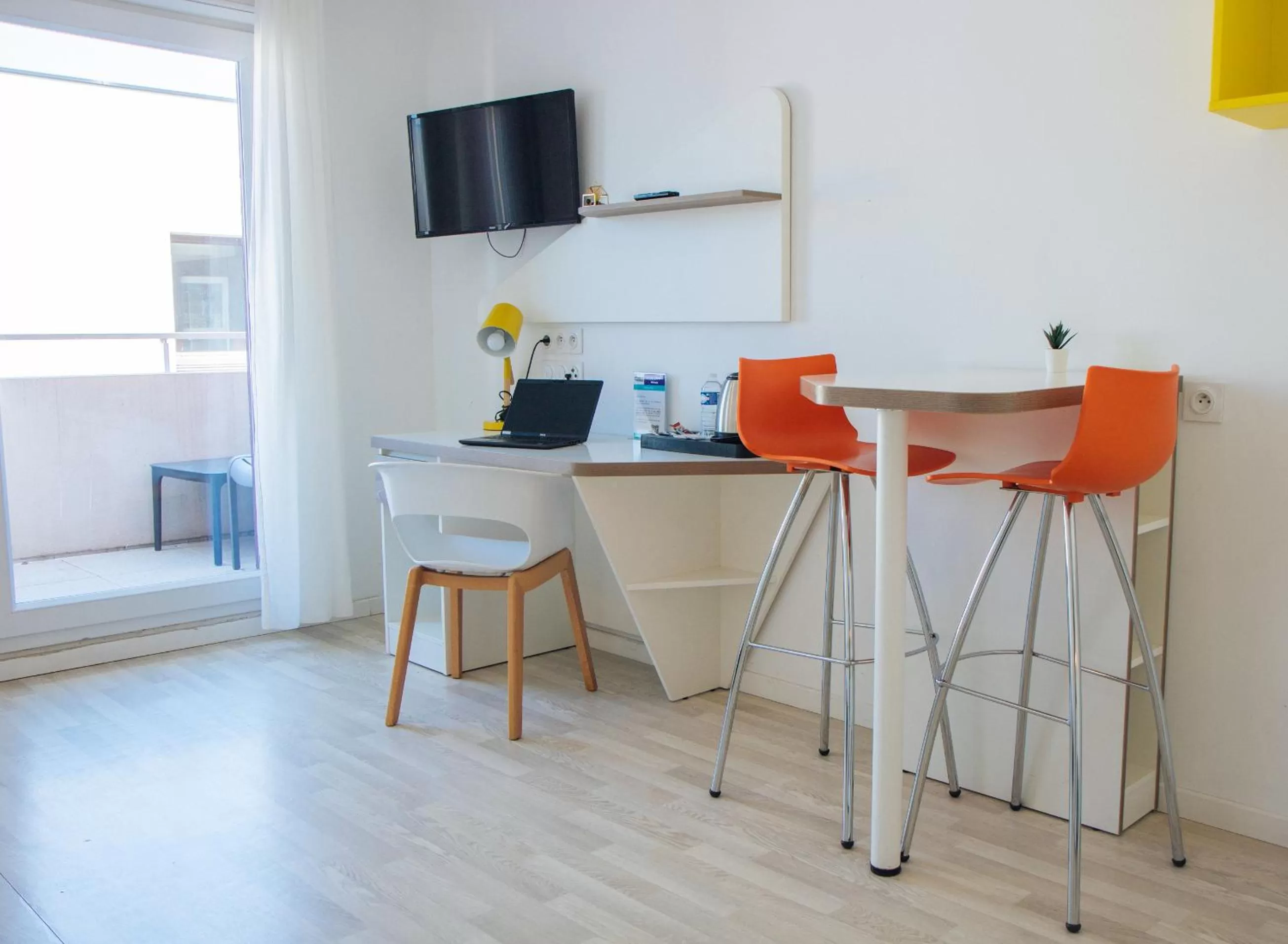 TV/Entertainment Center in Twenty Business Flats Nîmes Trigone