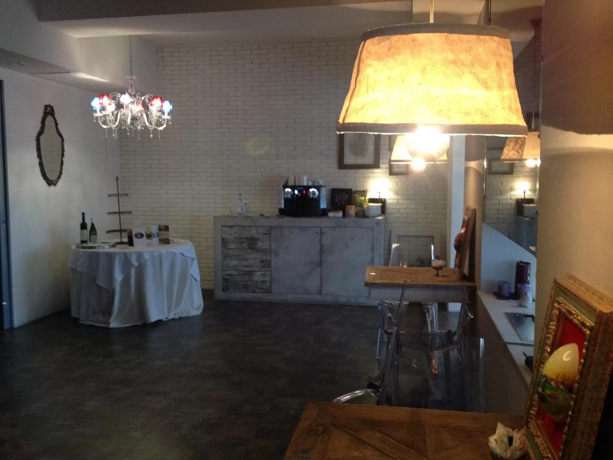 Restaurant/places to eat in Bell Suite Hotel