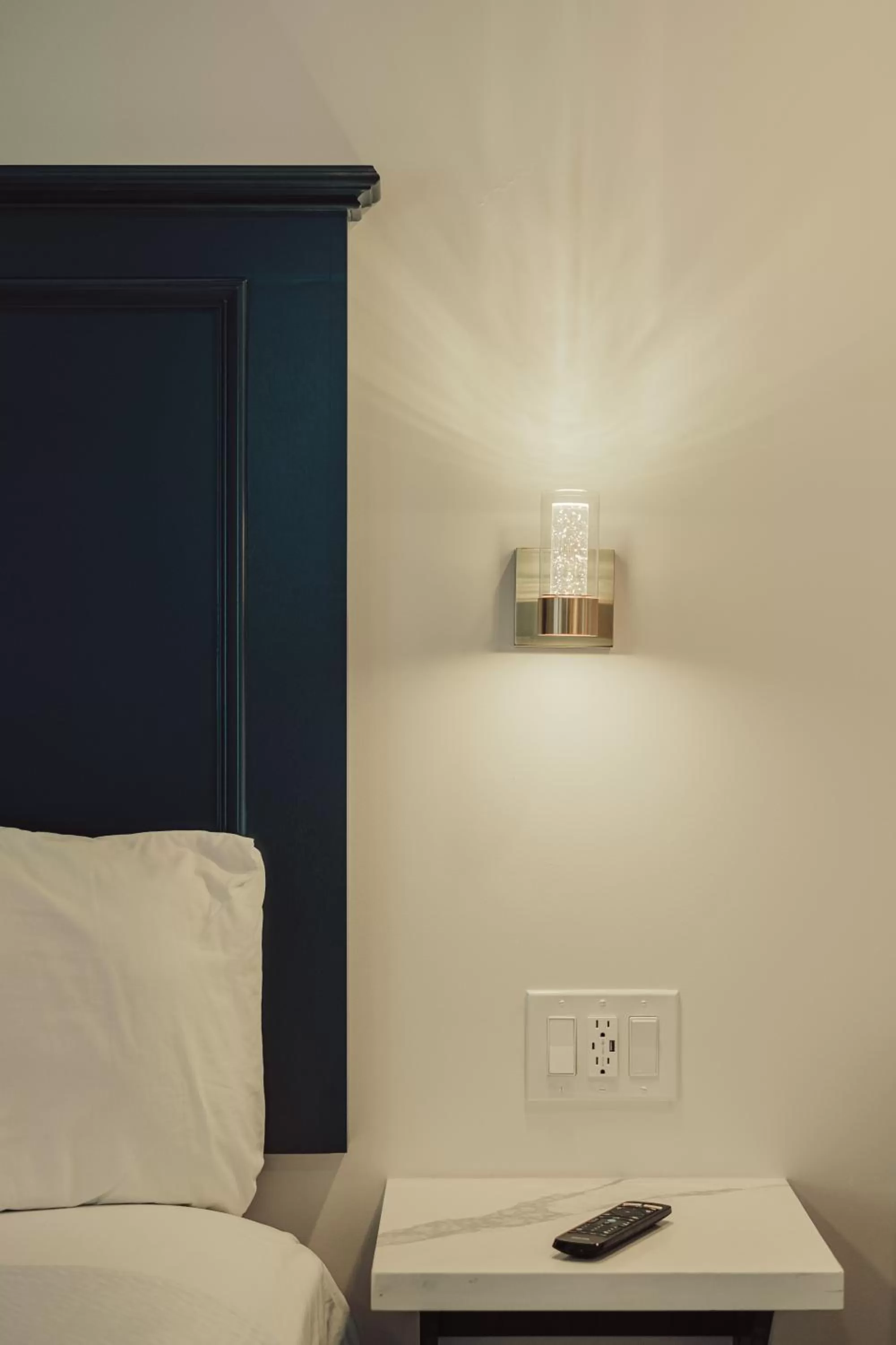 Decorative detail, Bed in Blufftop Inn & Suites - Wharf/Restaurant District