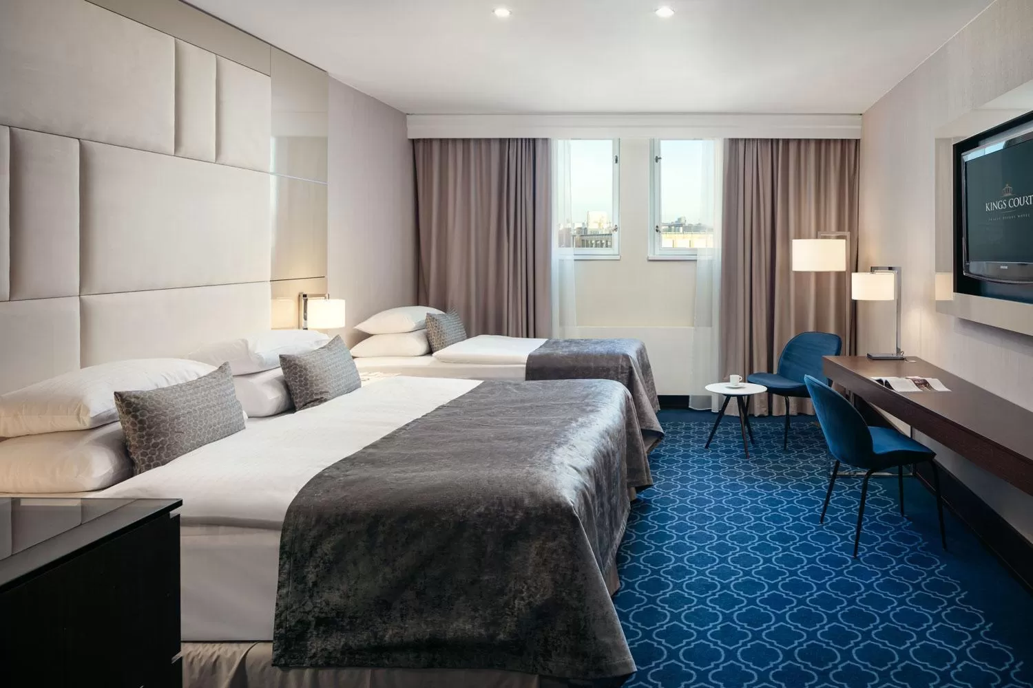 Bedroom, Bed in Hotel KINGS COURT