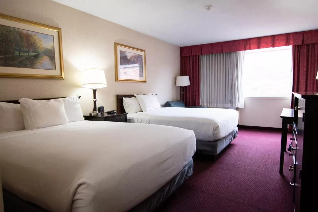 Bed in Fireside Inn & Suites Portland