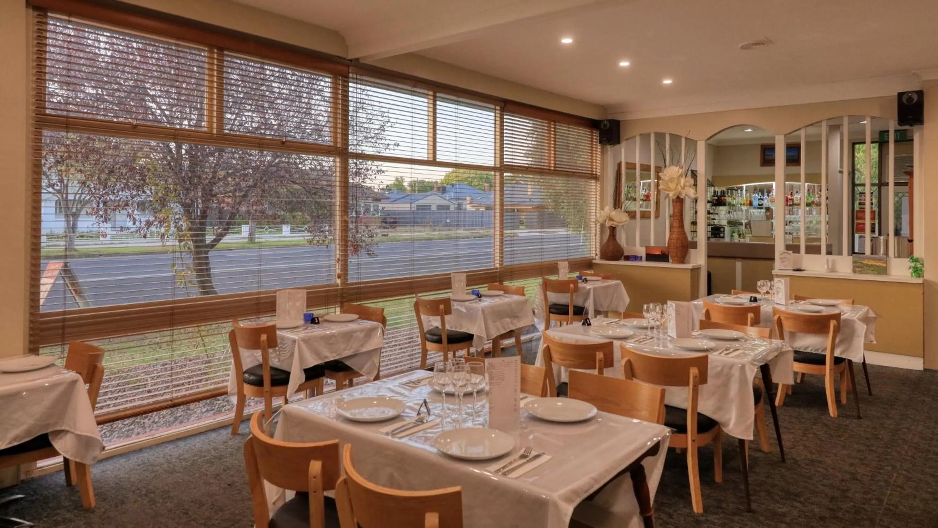 Restaurant/places to eat in Cootamundra Gardens Motel