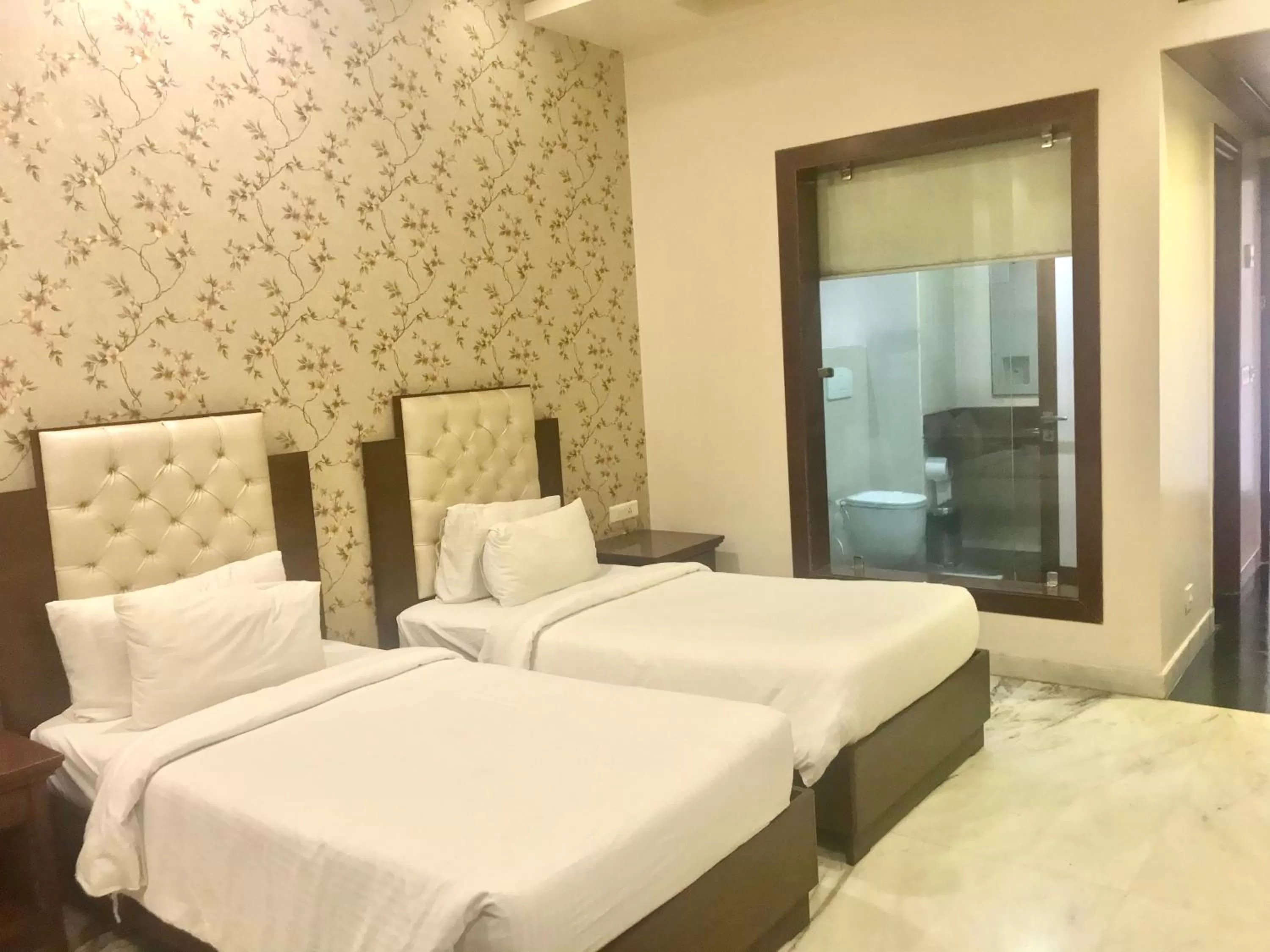 Bedroom, Bed in Hotel Leela Grande