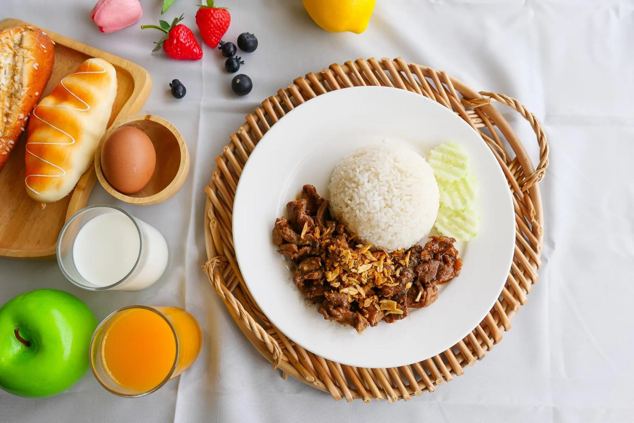 Food and drinks in AU Place Hotel