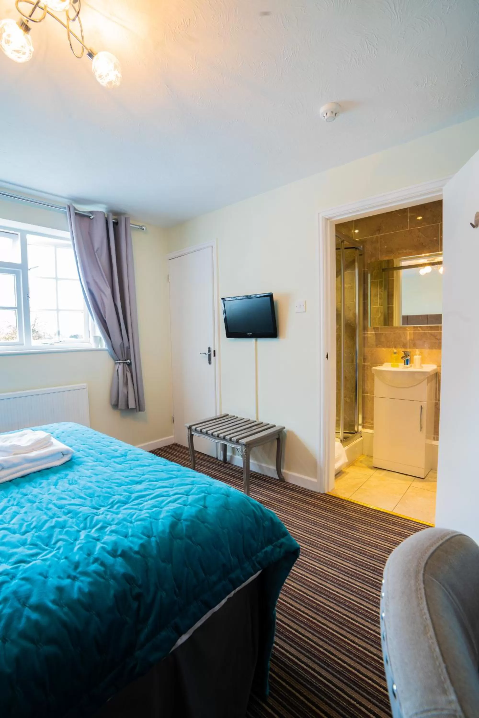 Bed in White Lion Hotel